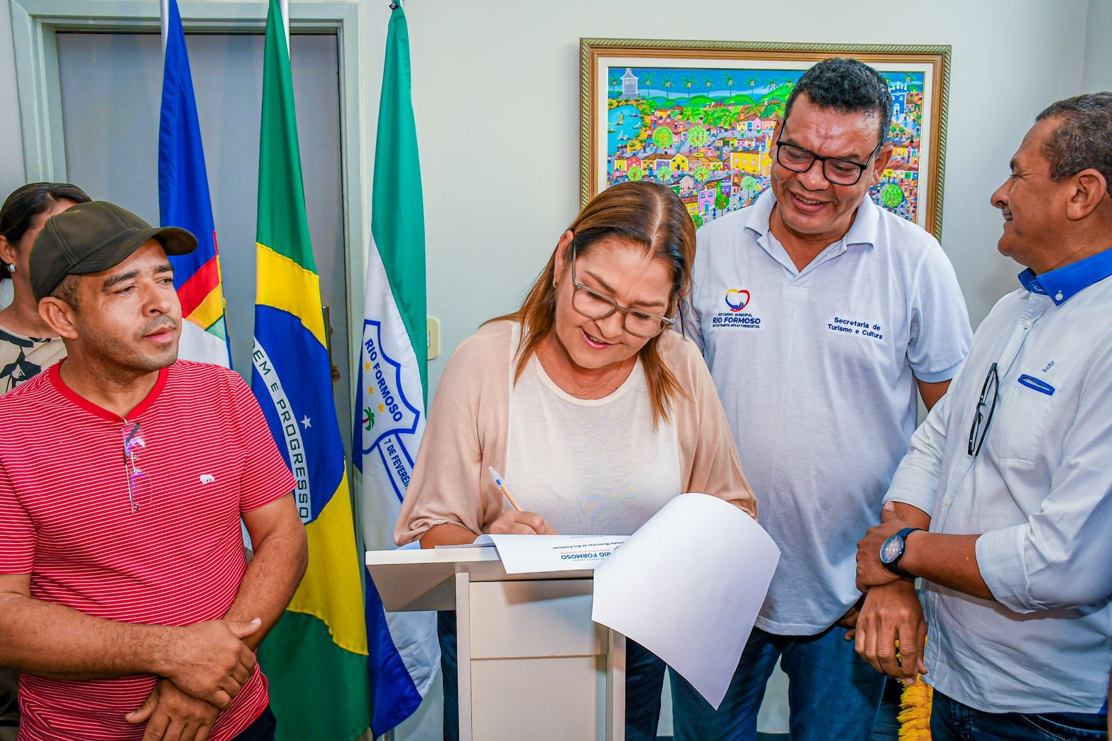 Prefeita Isabel Hacker assina ordens de serviços de pavimentação e urbanização em Rio Formoso