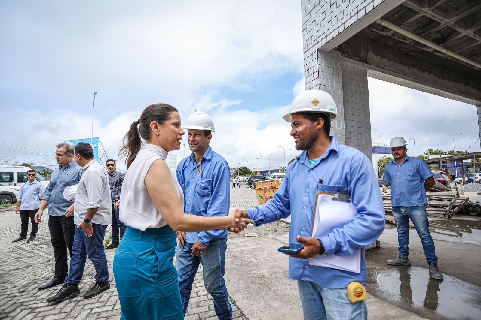 Em Caruaru, governadora Raquel Lyra vistoria obras do Hospital da Mulher do Agreste, primeira das cinco maternidades que serão entregues pelo Governo de Pernambuco