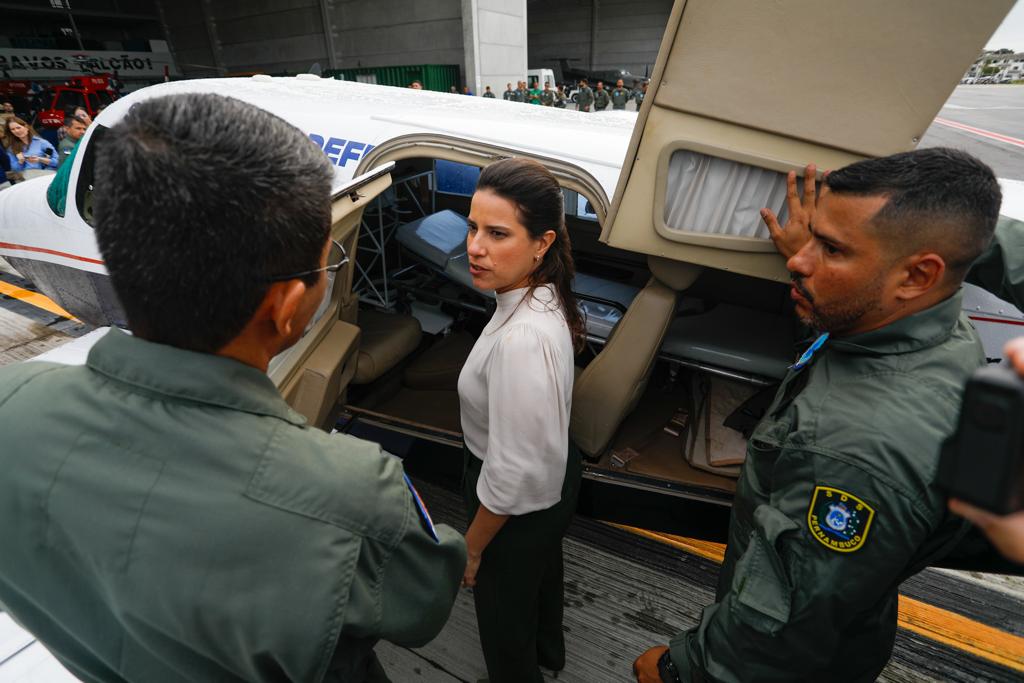 Governadora Raquel Lyra entrega primeiro avião para reforçar as operações de segurança no Estado