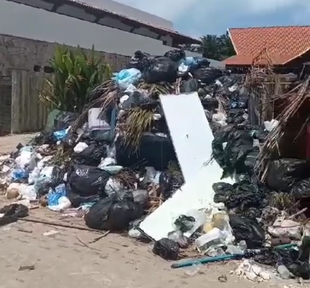 PREFEITURA DE TAMANDARÉ DEIXA A CIDADE TOMADA PELO LIXO