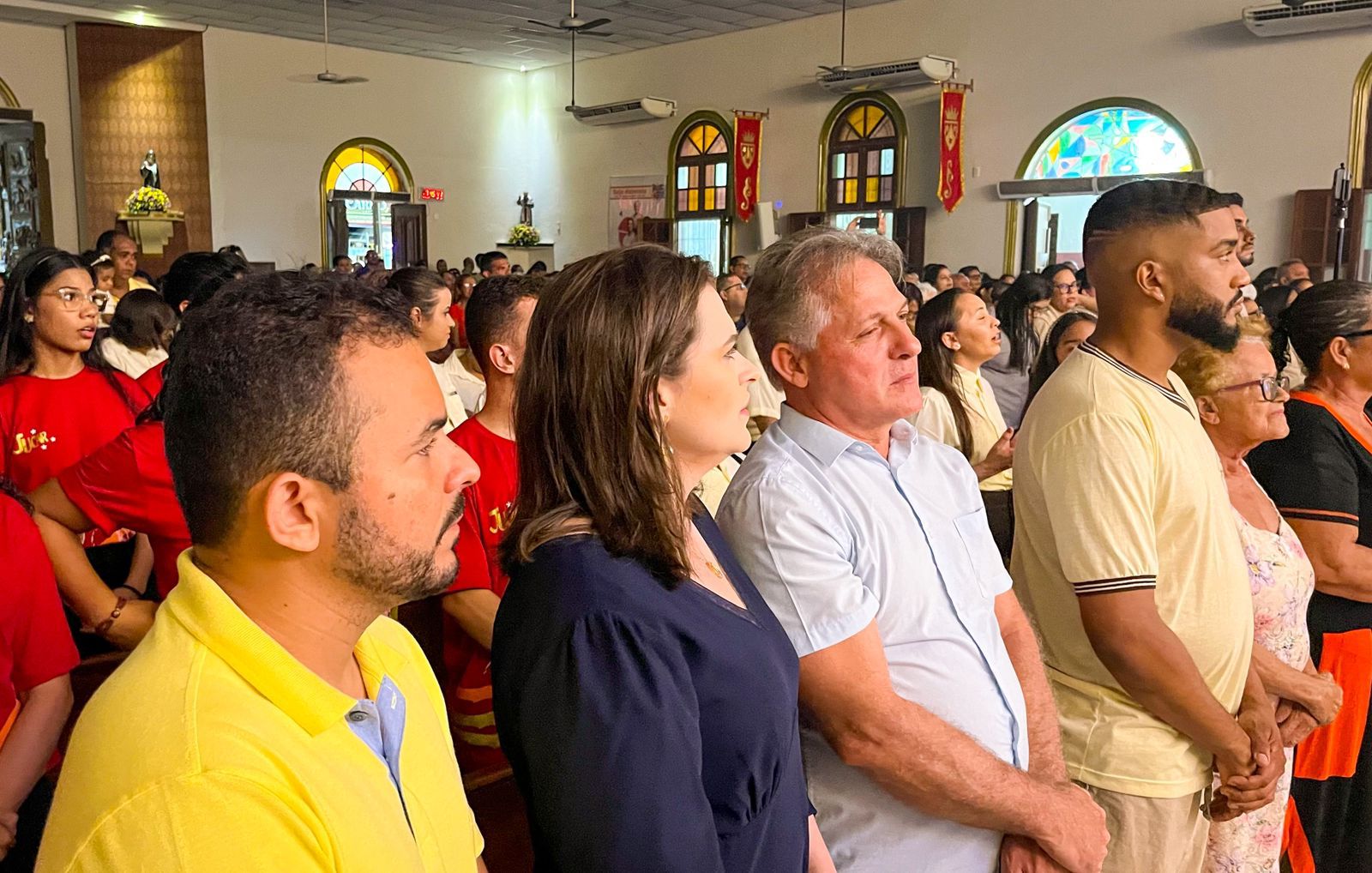 Marília Arraes participa do encerramento da novena da Paróquia de Nossa Senhora do Carmo, em Cajueiro Seco.