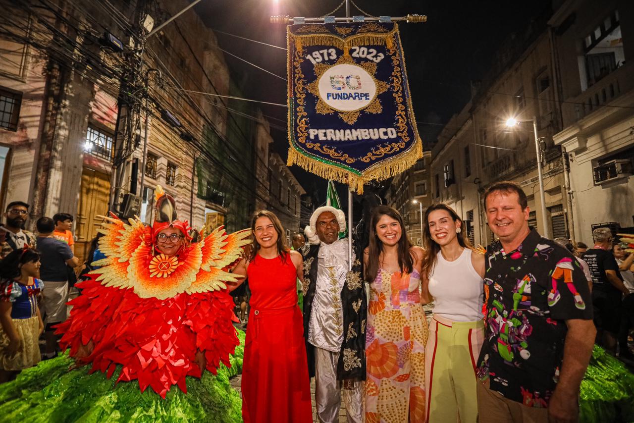 Governadora Raquel Lyra acompanha cortejo artístico e cultural no último dia do REC’n’Play