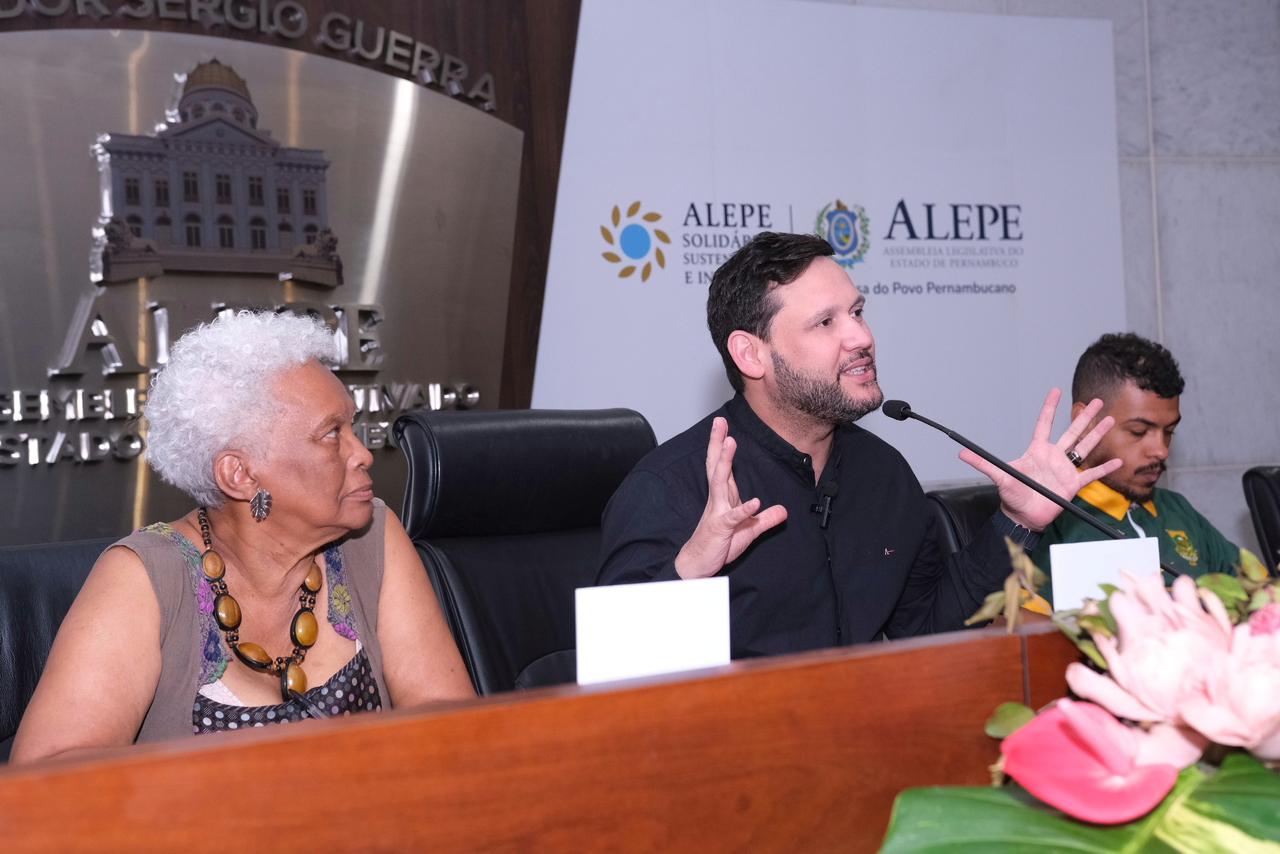 Ensino antirracista nas escolas,Deputado estadual Gilmar Júnior defende projeto de lei em evento na Alepe