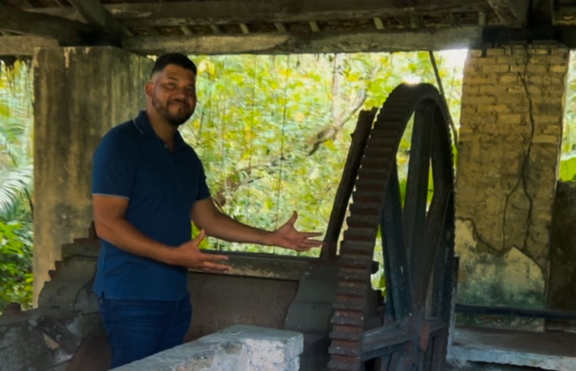 Um patrimônio esquecido: Abimael Santos fiscaliza o Engenho Monjope