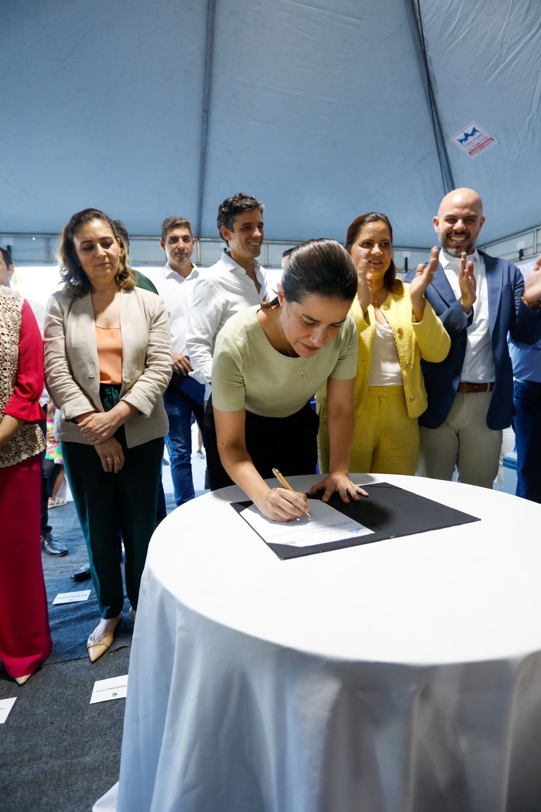 Em Ipojuca, governadora Raquel Lyra assina ordem de serviço para início das obras de restauração da APE-009