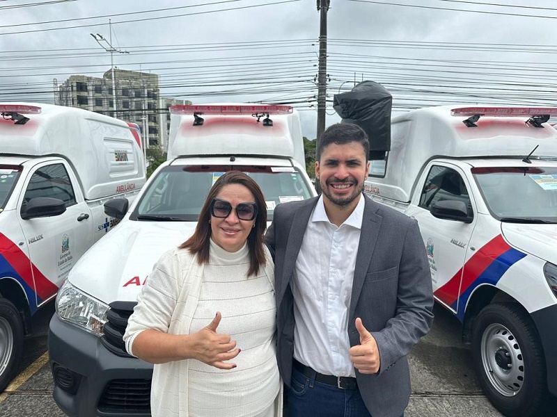 Prefeita Suzana Ramos recebe ambulância nova adquirida com emenda do deputado Jordávio Ramos