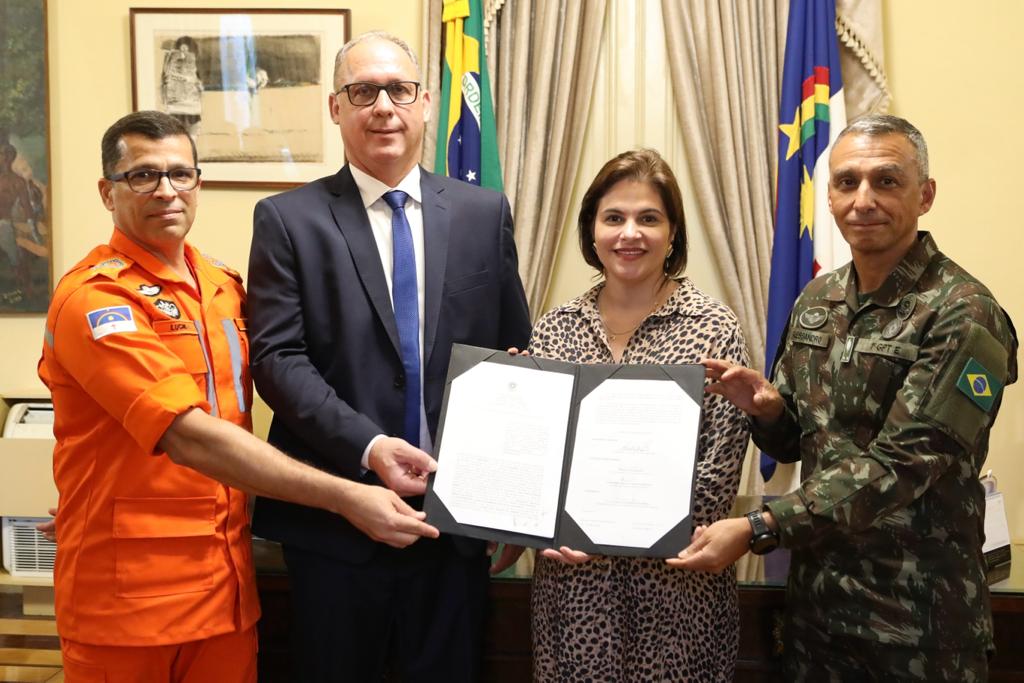 Governo de Pernambuco recebe do Exército cessão de terreno para construção da nova sede de Grupamento de Bombeiros em Olinda