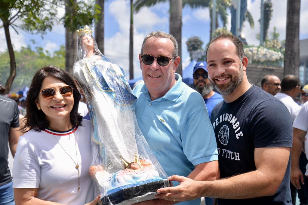 Ao lado do vereador Vitor André Gomes, Álvaro Porto participa da Festa do Morro da Conceição