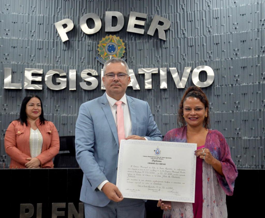 Câmara do Cabo concede título de cidadã a promotora do MPPE