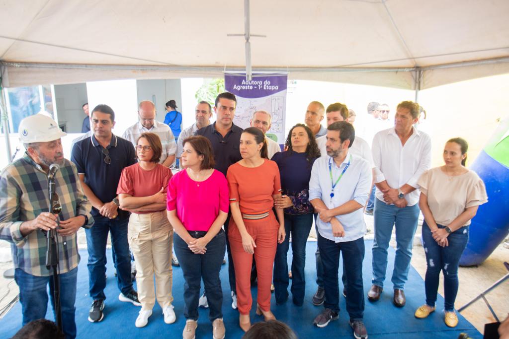 Em Caruaru, Débora Almeida participou da entrega de água e habitações e prestigiou confraternização em São Bento do Una