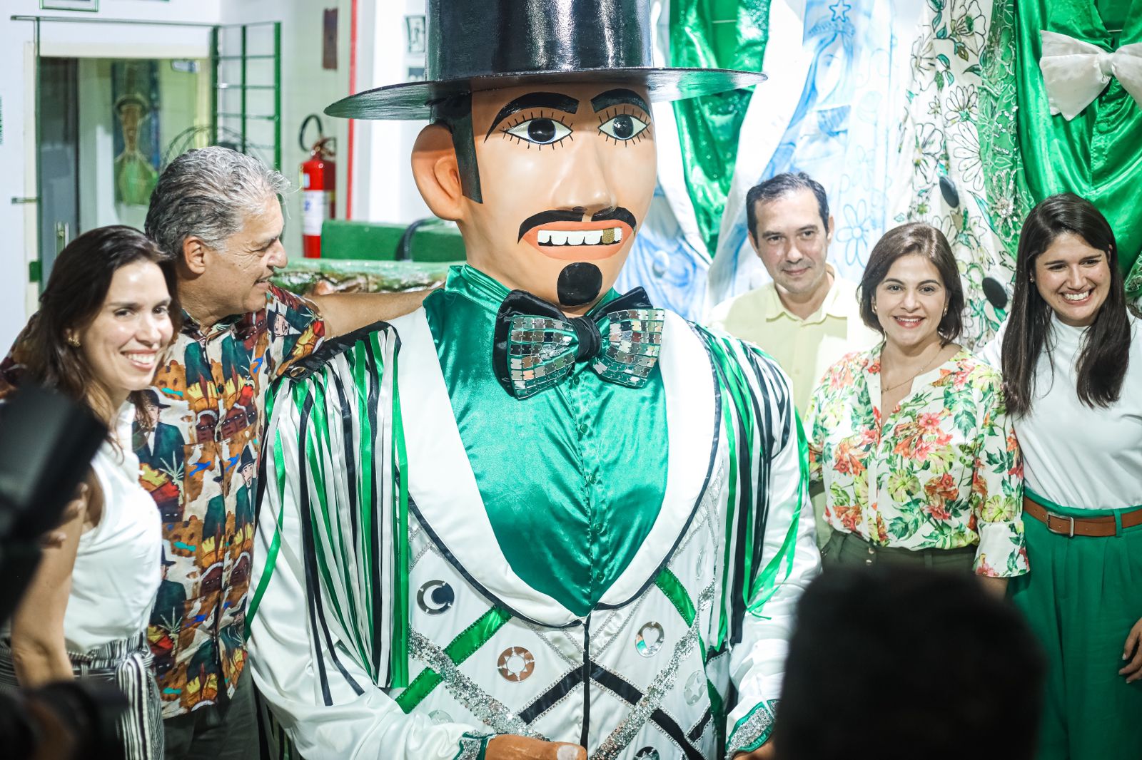 Em Olinda, Priscila Krause visita a sede do Homem da Meia-Noite e a Casa dos Bonecos Gigantes e reforça parceria do Governo com símbolos culturais de Pernambuco