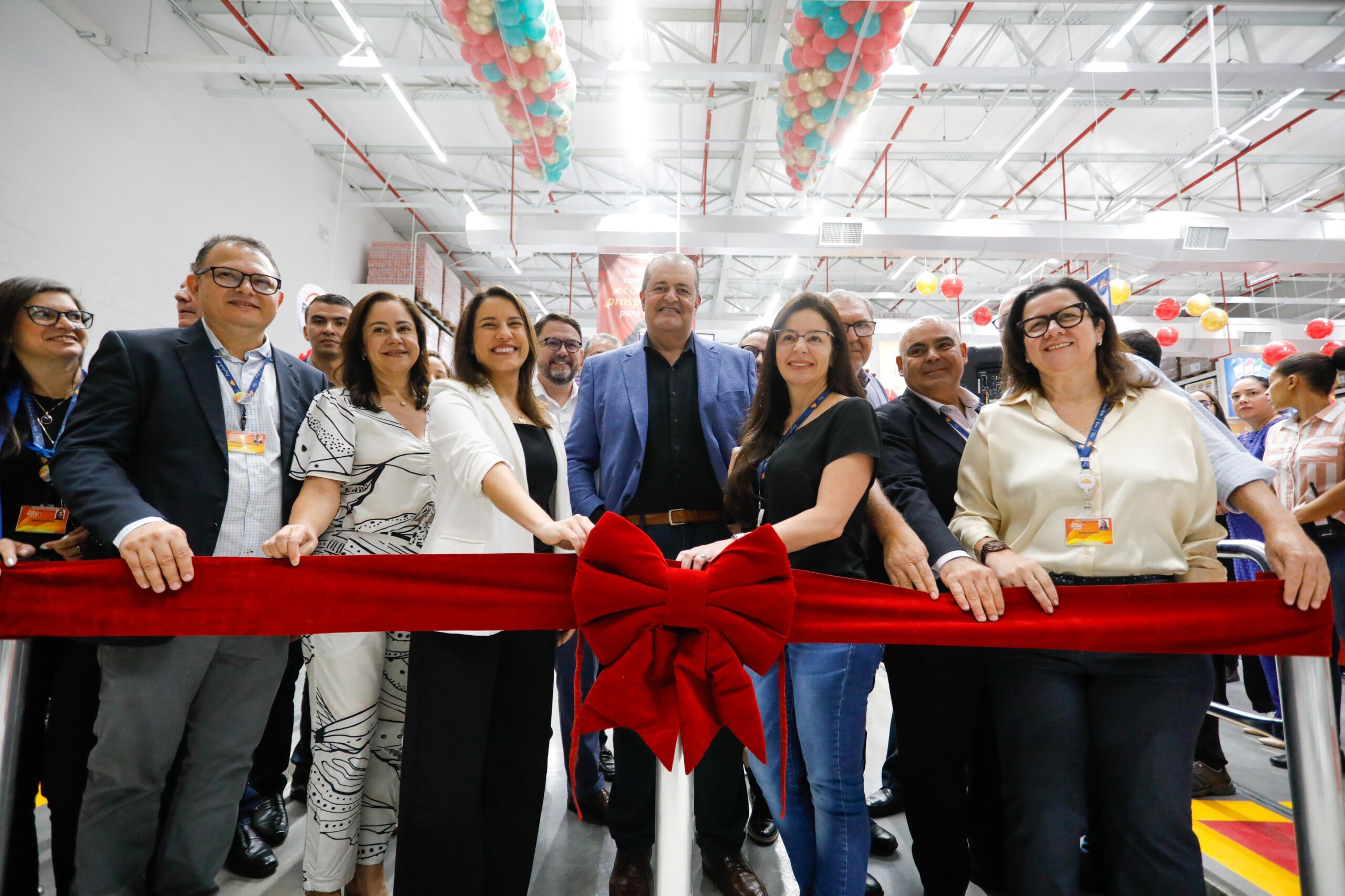 Governadora Raquel Lyra prestigia inauguração de nova unidade do Assaí Atacadista e destaca ações do Estado para incentivar a geração de empregos