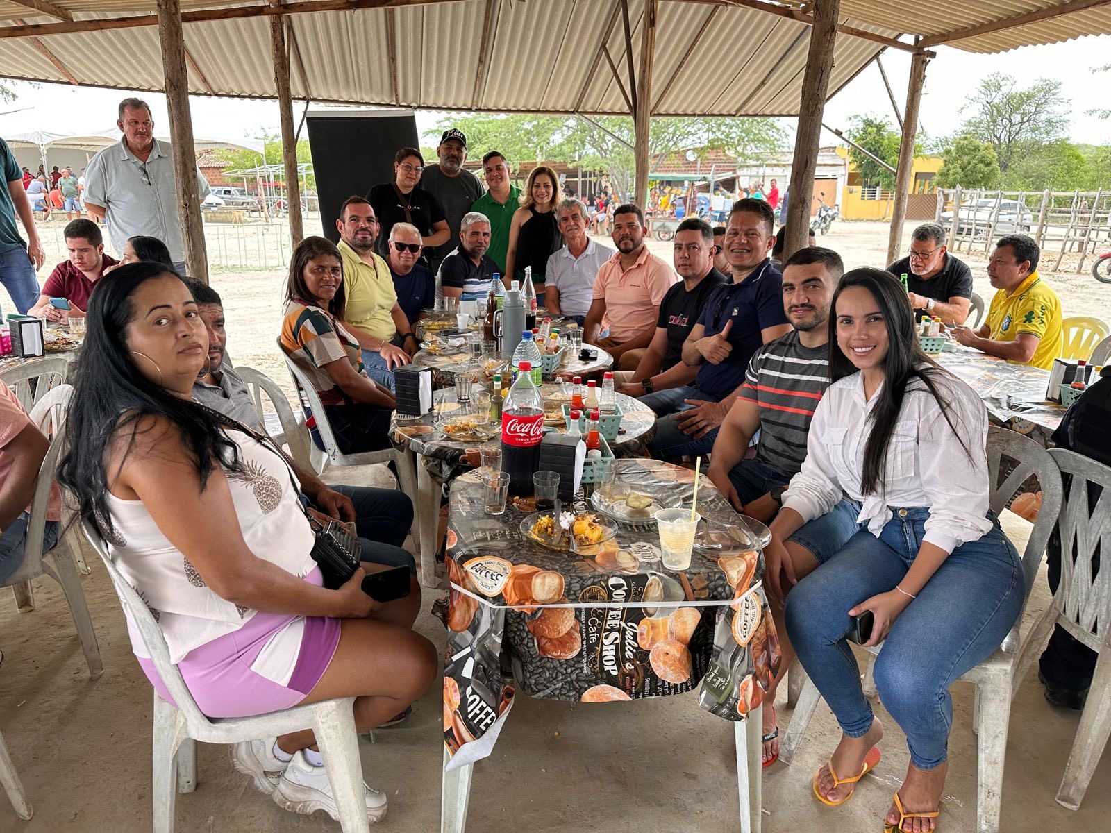 Diálogo político e cultura nordestina: Deputado Abimael Santos visita a feira de Cacimba de Baixo em Santa Cruz do Capibaribe