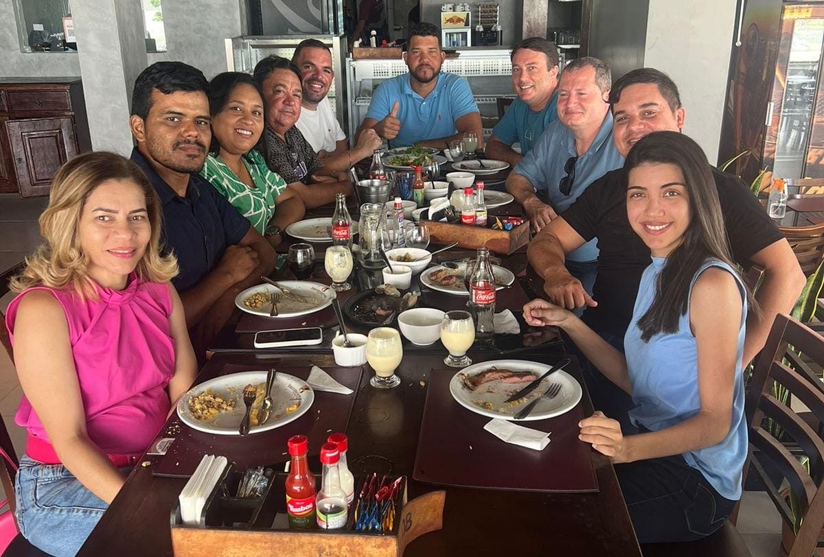 Deputado Abimael Santos fortalece diálogo em almoço estratégico com grupo de direita em Santa Cruz do Capibaribe