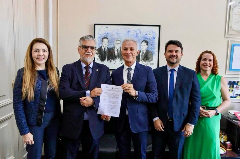 Prefeito de Vitória de Santo Antão firma compromisso pela Primeira Infância em cerimônia no TJPE