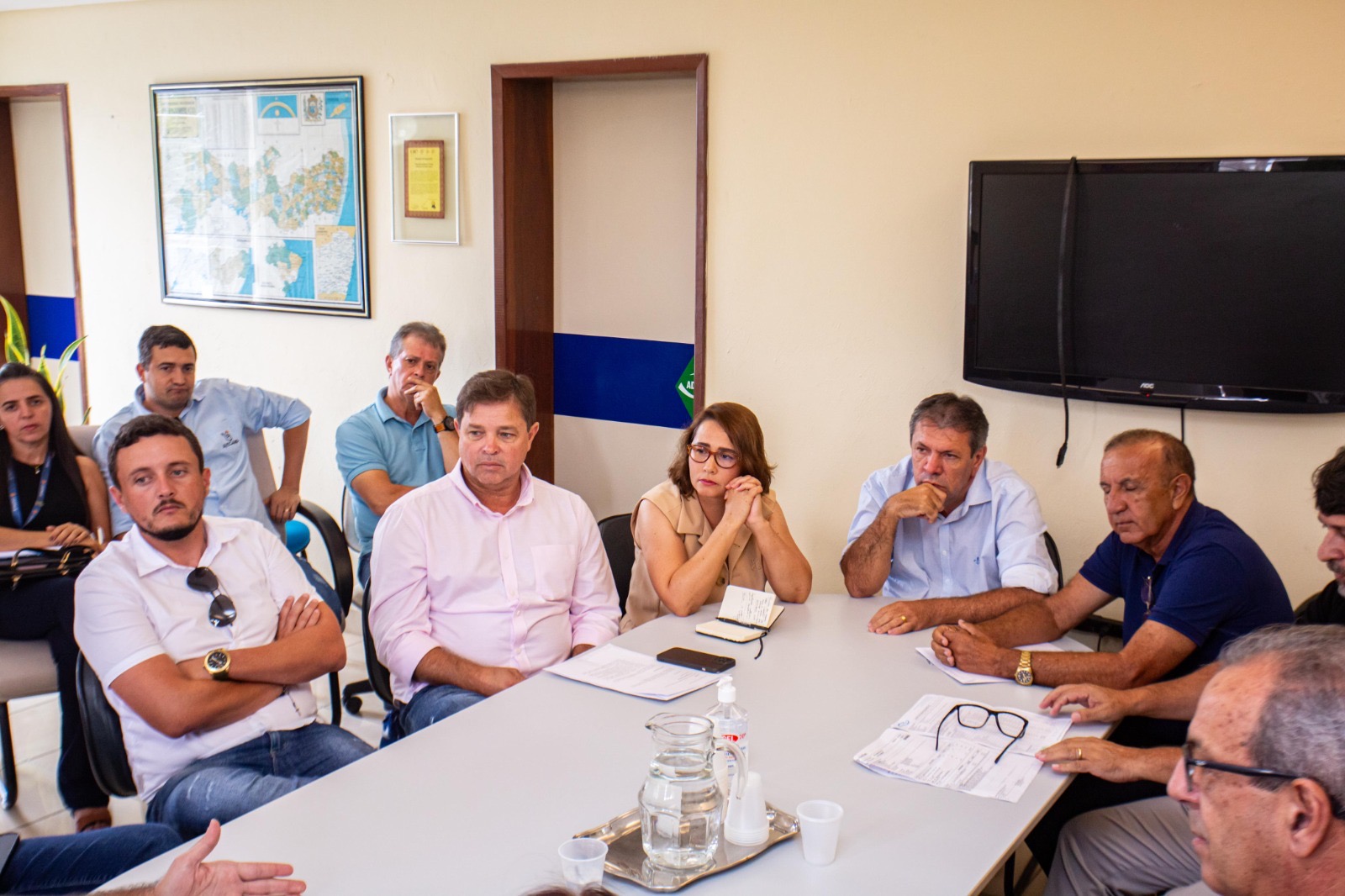 PRODUÇÃO AVÍCOLA: Encontro reúne Débora Almeida, produtores e ADAGRO, objetivando otimização do setor