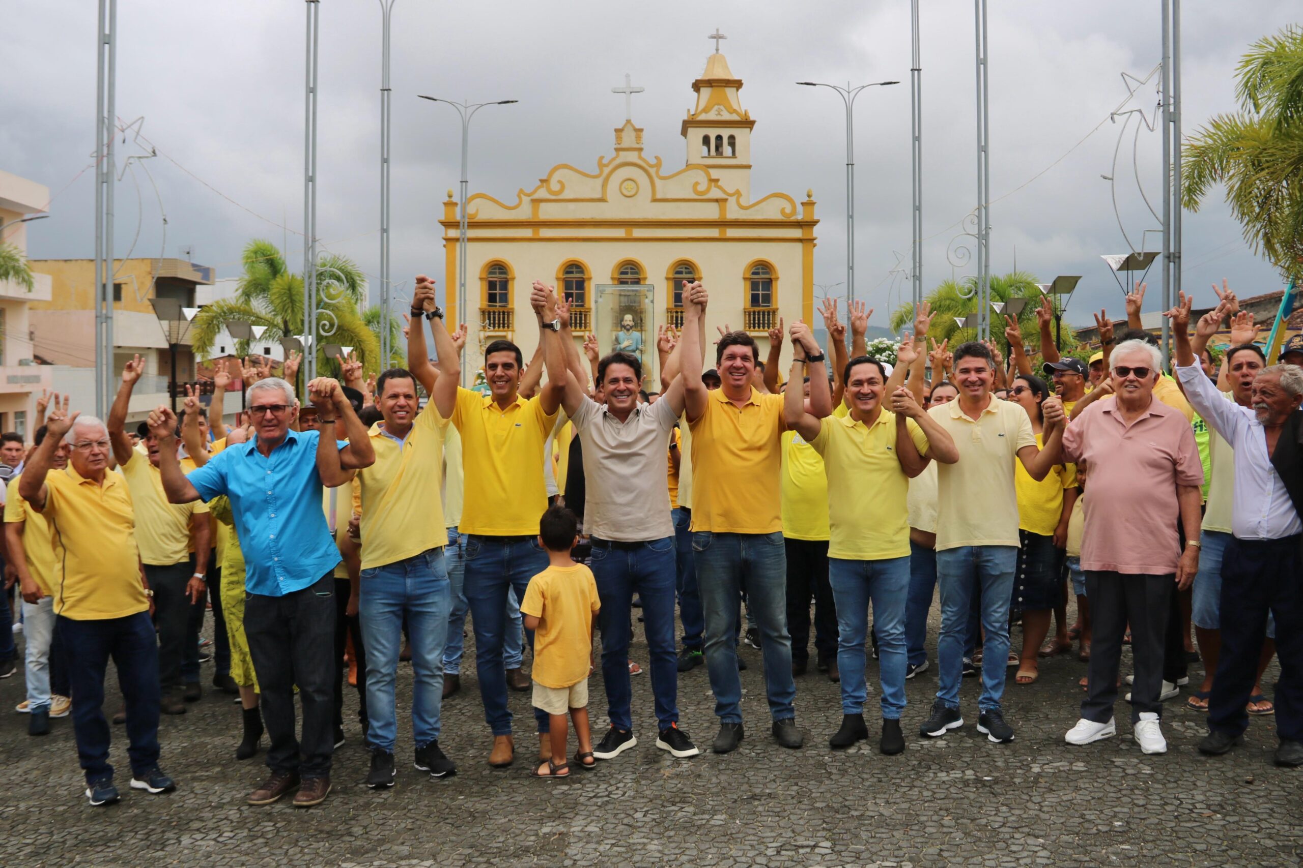 Carlinhos de Chico adere ao grupo do prefeito Duguinha em São Joaquim do Monte