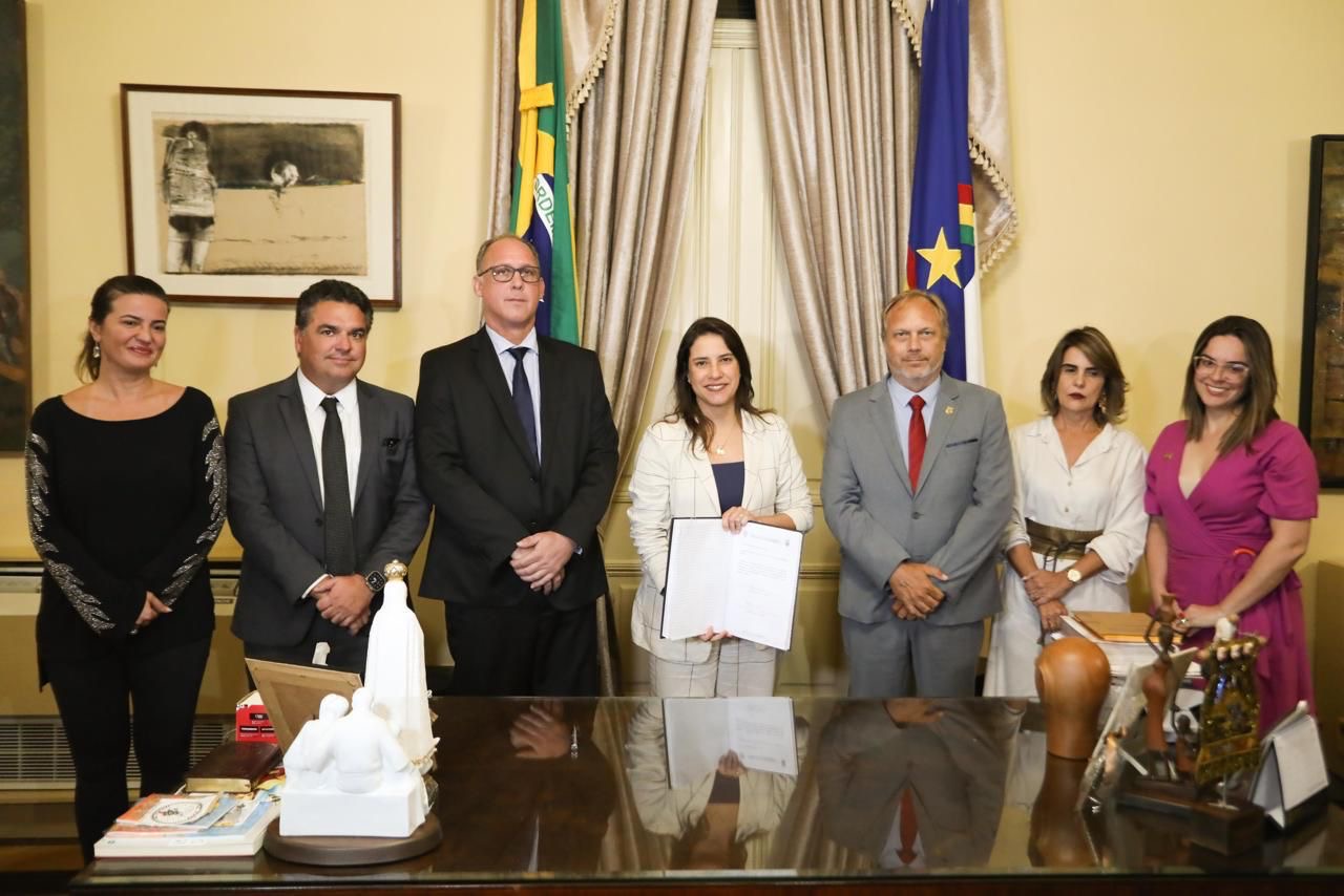 Governadora Raquel Lyra transmite chefia da Polícia Civil para o delegado Renato Leite