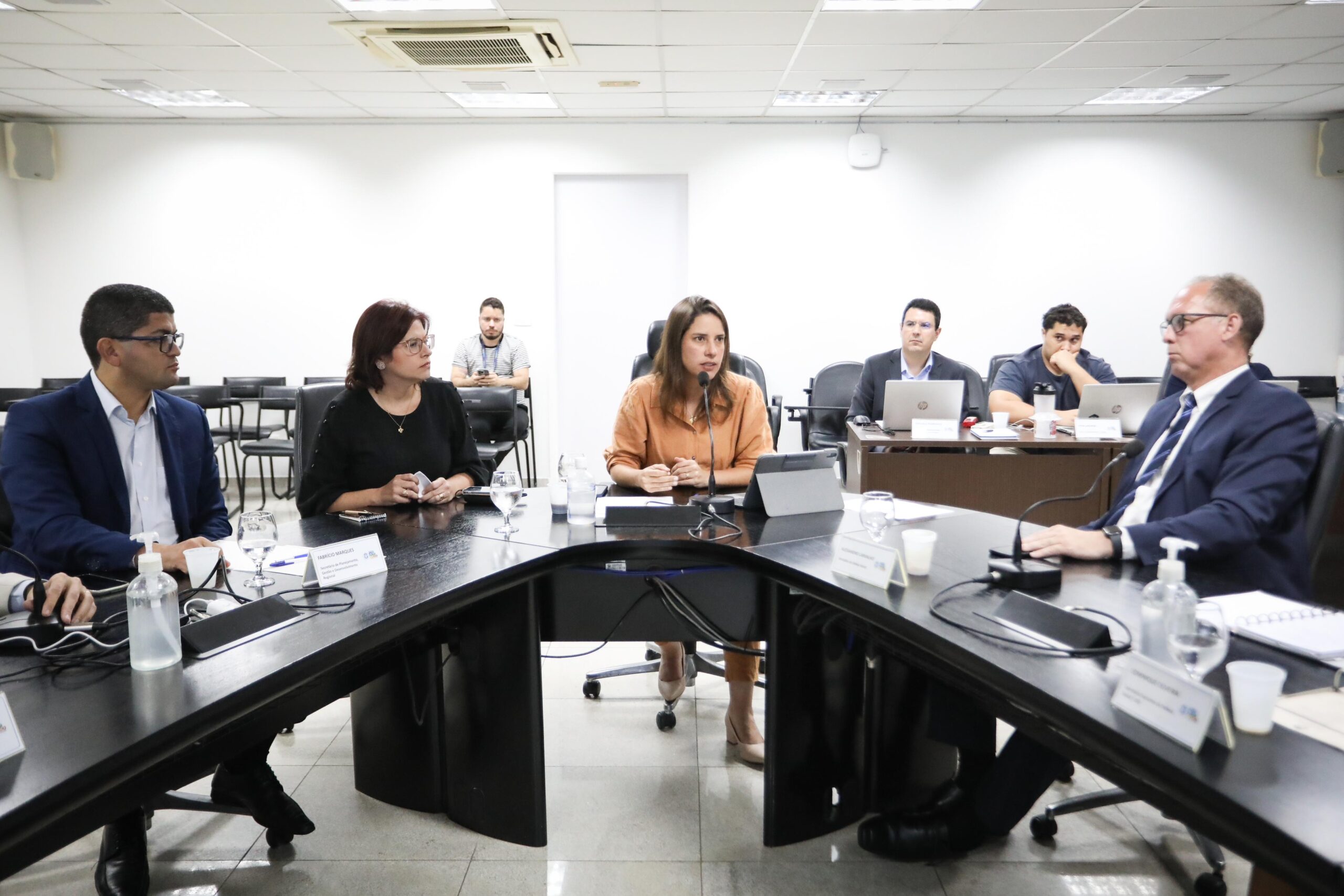 Governadora Raquel Lyra comanda reunião de monitoramento do Juntos pela Segurança com novos comandantes das polícias Militar e Civil