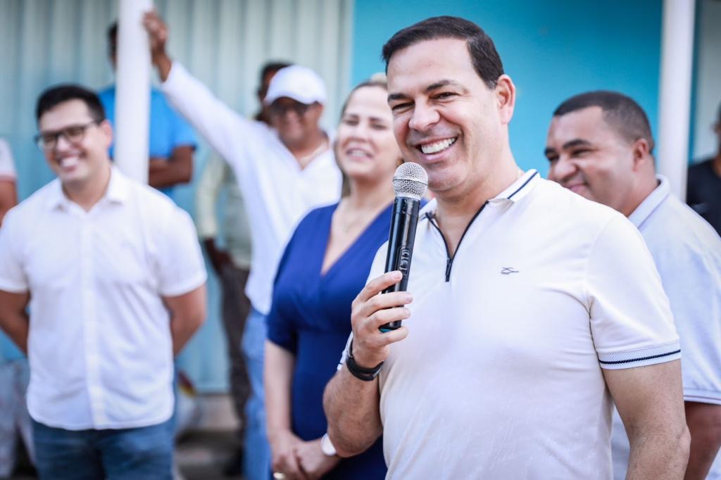 Prefeito Sivaldo Albino entrega nova ambulância para a população das comunidades Estivas e Castainho