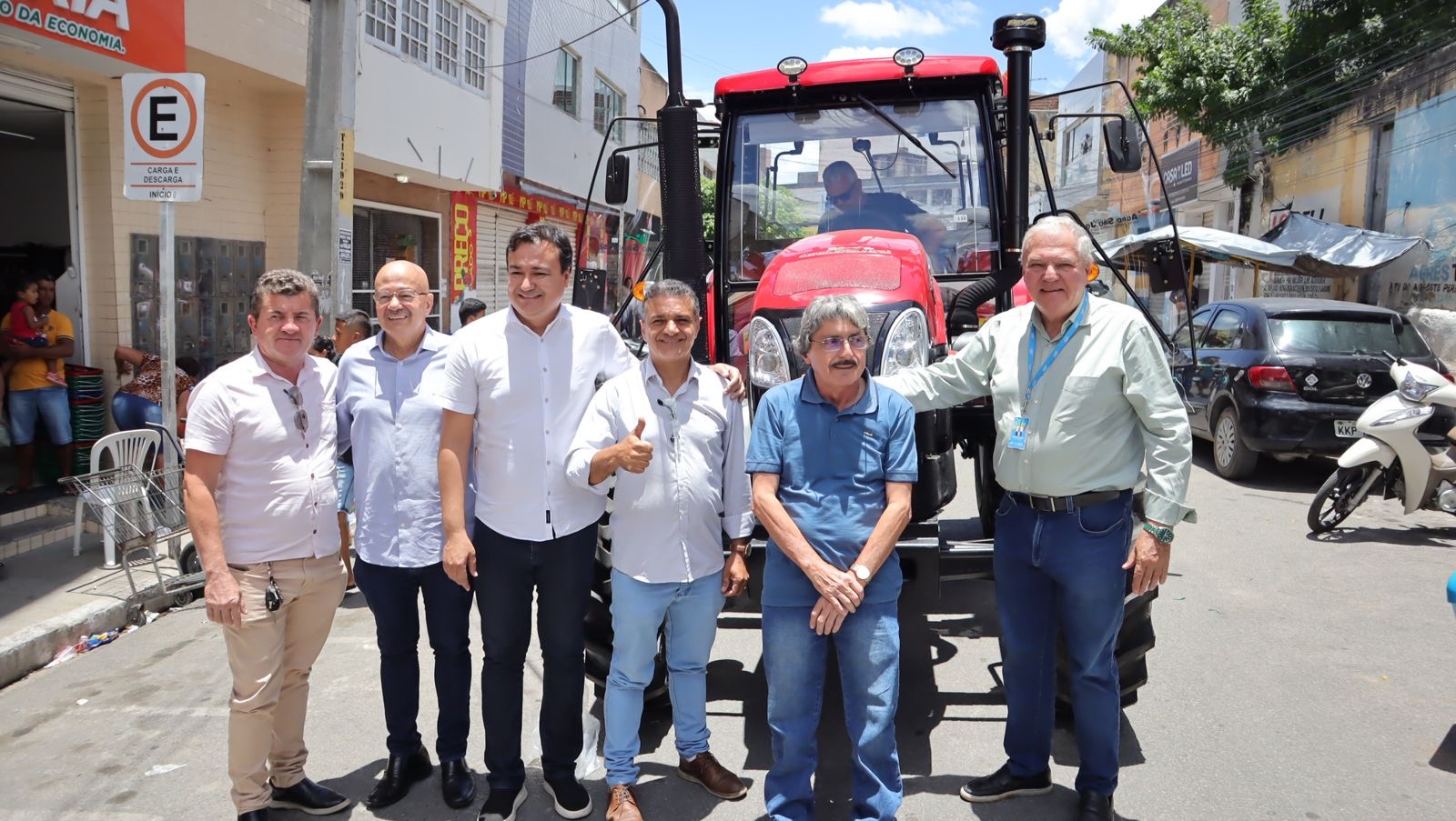 Iterpe participa de entrega de trator e consultório odontológico na Agro São José em Belo Jardim