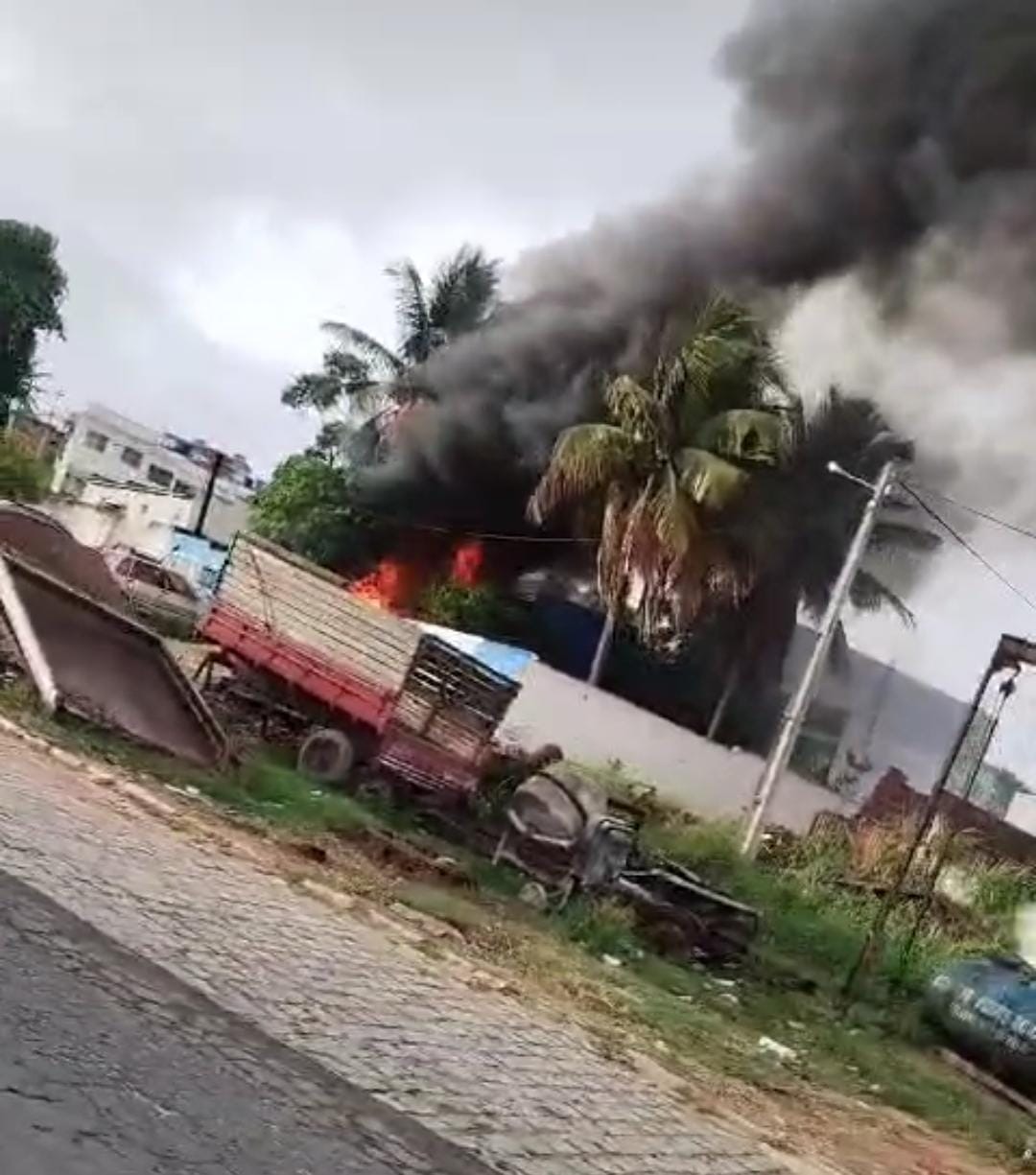 Imediatamente após incêndio que destruiu delegacia em São Bento do Una, Débora Almeida pede providências urgentes ao Governo do Estado