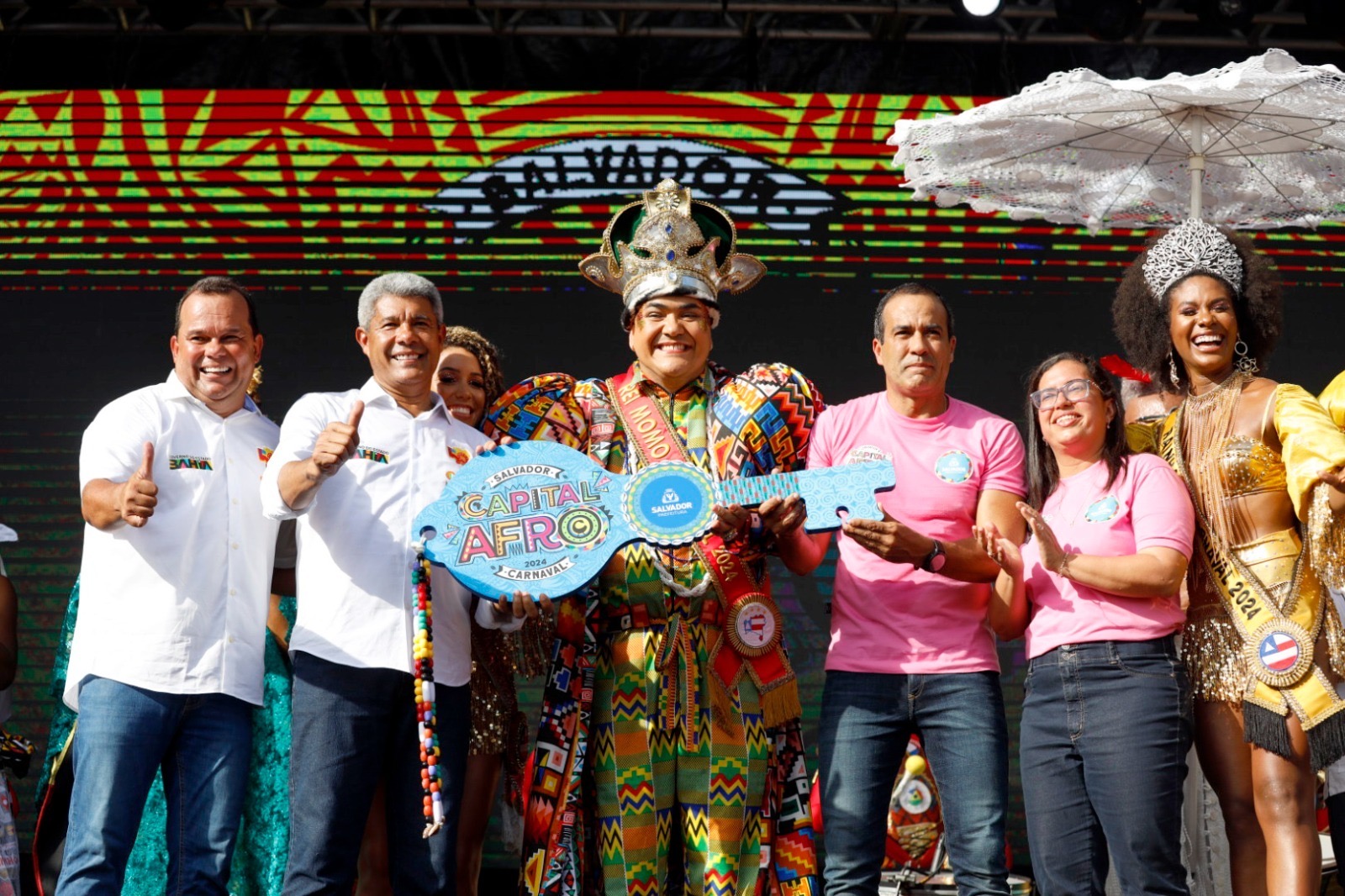 Governador participa da abertura oficial do Carnaval 2024, na Praça Castro Alves