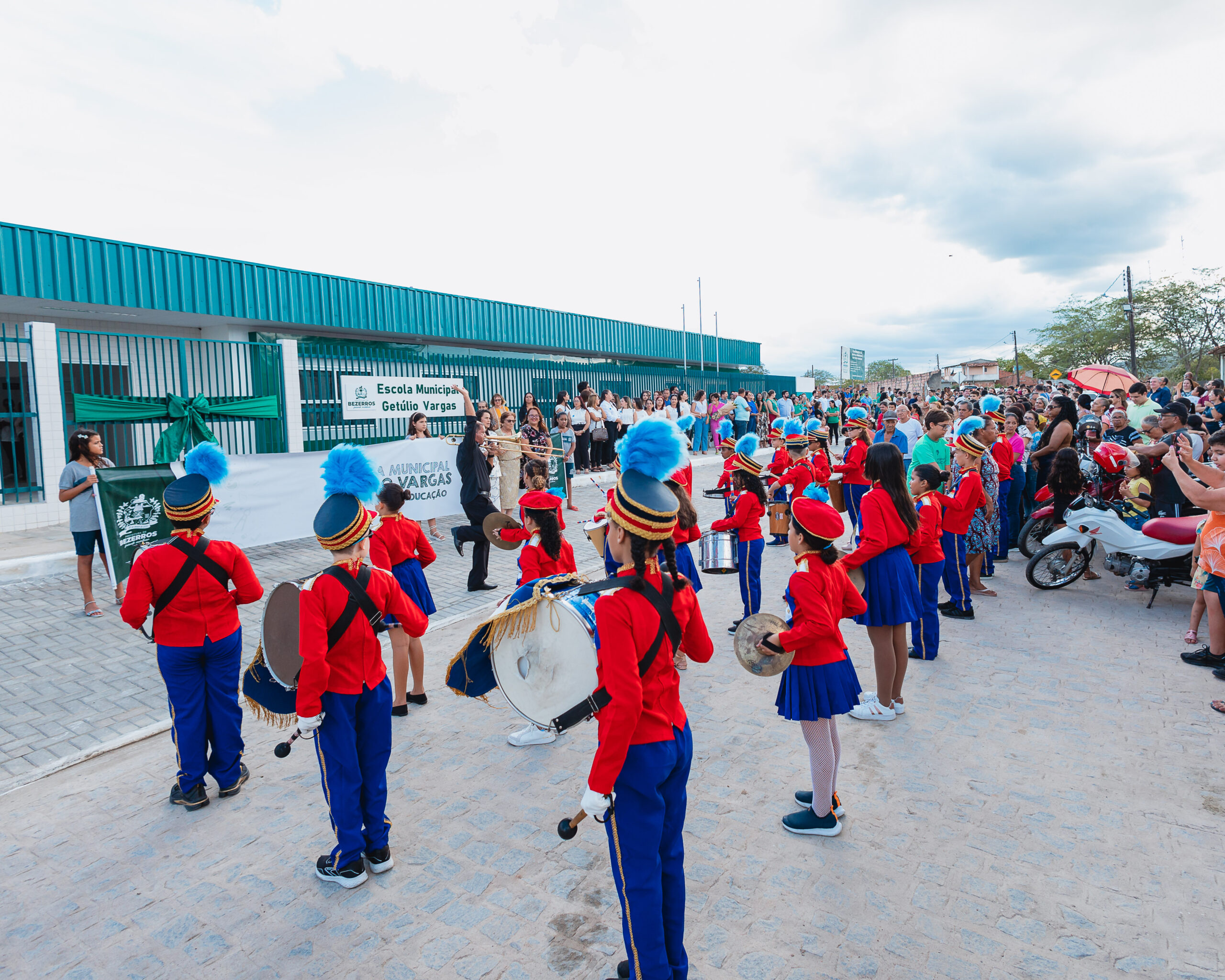 ESCOLA DE TEMPO INTEGRAL É INAUGURADA PELA PREFEITURA DE BEZERROS