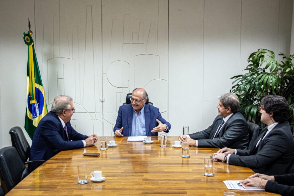 Augusto Coutinho e Geraldo Alckmin discutem melhorias para o Polo Gesseiro do Araripe