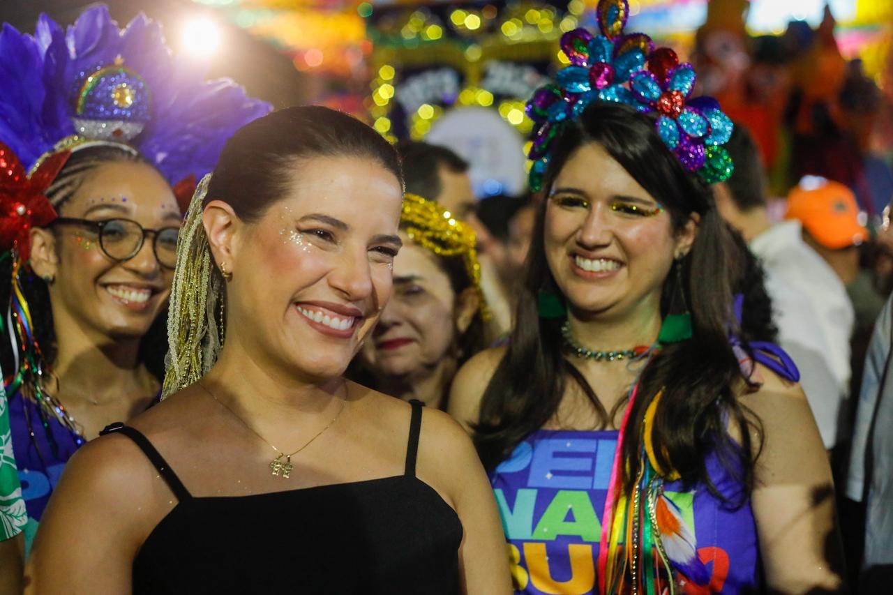 No Pátio do Carmo, governadora Raquel Lyra participa da abertura do Carnaval de Olinda