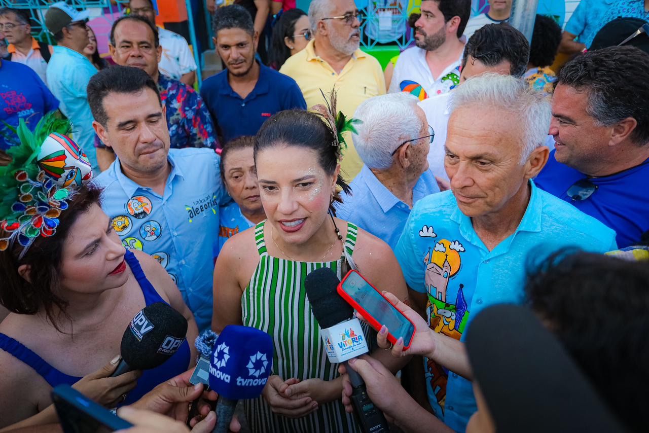 Governadora Raquel Lyra enaltece riqueza cultural do Estado durante folia de Momo em Vitória de Santo Antão