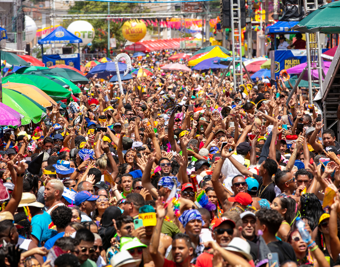 BEZERROS: MAIS DE MEIO MILHÃO DE FOLIÕES FIZERAM A FESTA NO CARNAVAL DO PAPANGU 2024