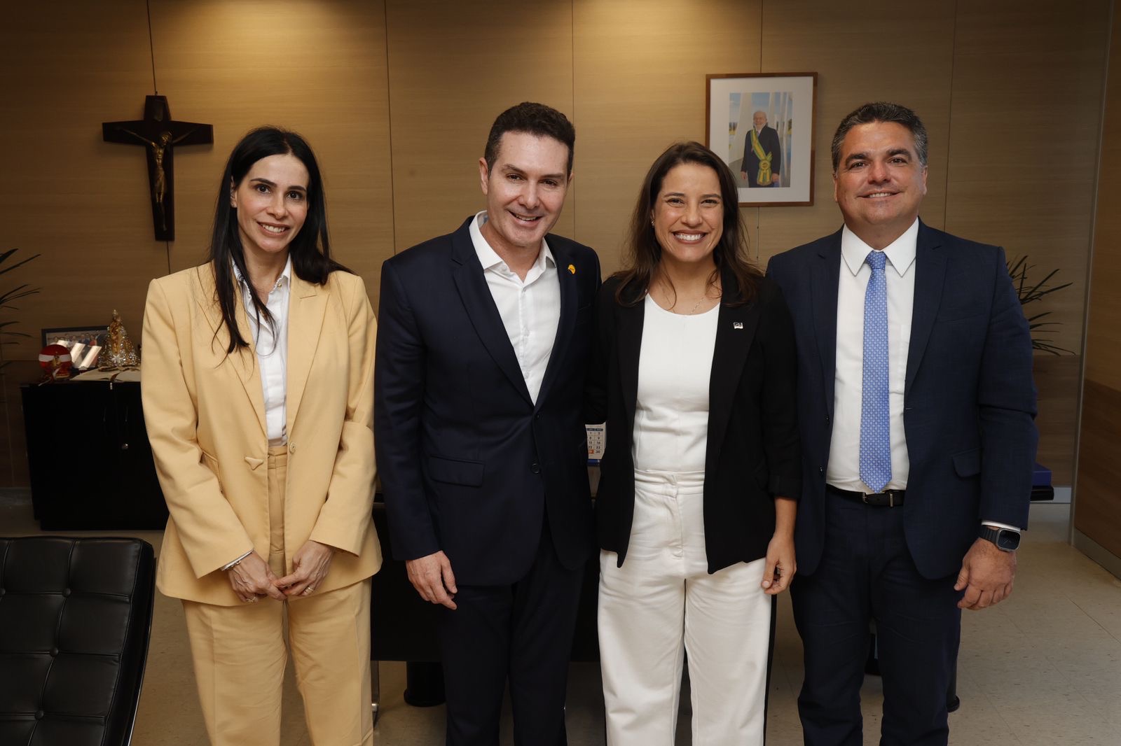 Governadora Raquel Lyra discute a retomada de obras de habitacionais e ações do Novo PAC para Pernambuco com o ministro das Cidades, Jader Filho