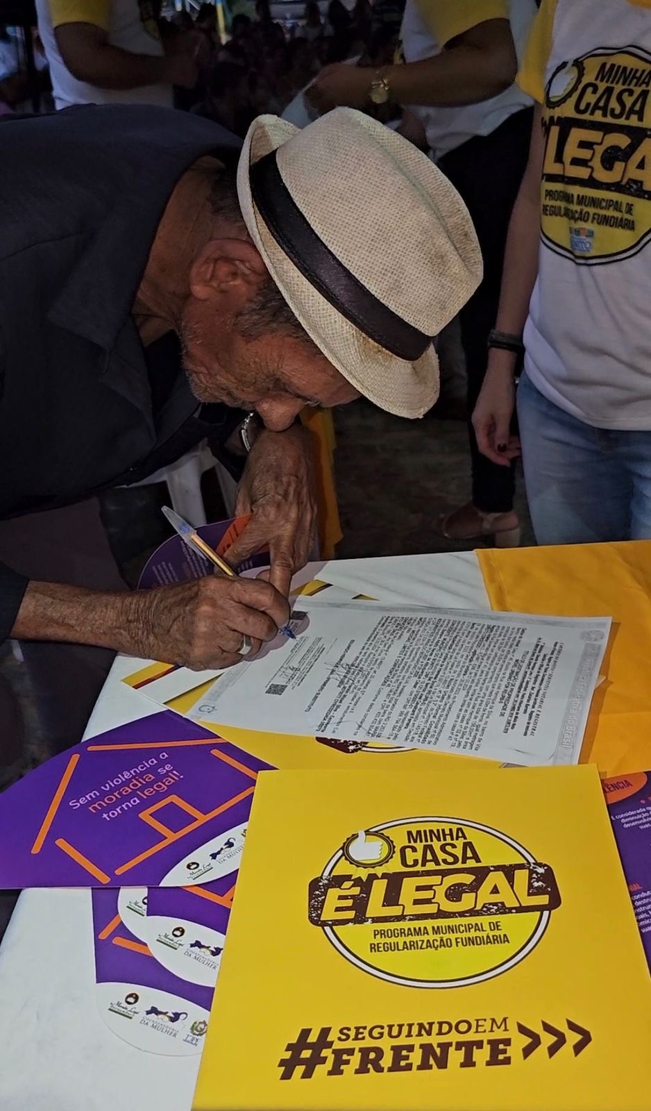 Prefeito Gustavo Adolfo realiza sonho de moradores com a entrega de escrituras em Bentivi