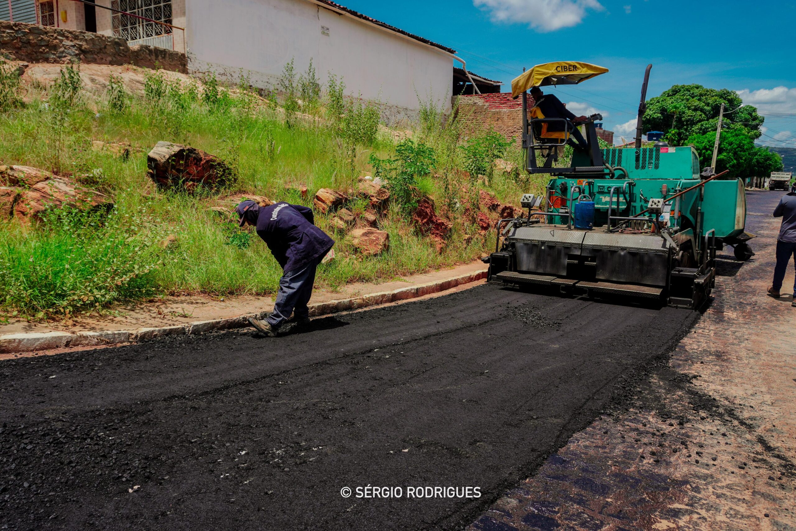 Jataúba recebe 4.472 metros quadrados de pavimentação asfáltica