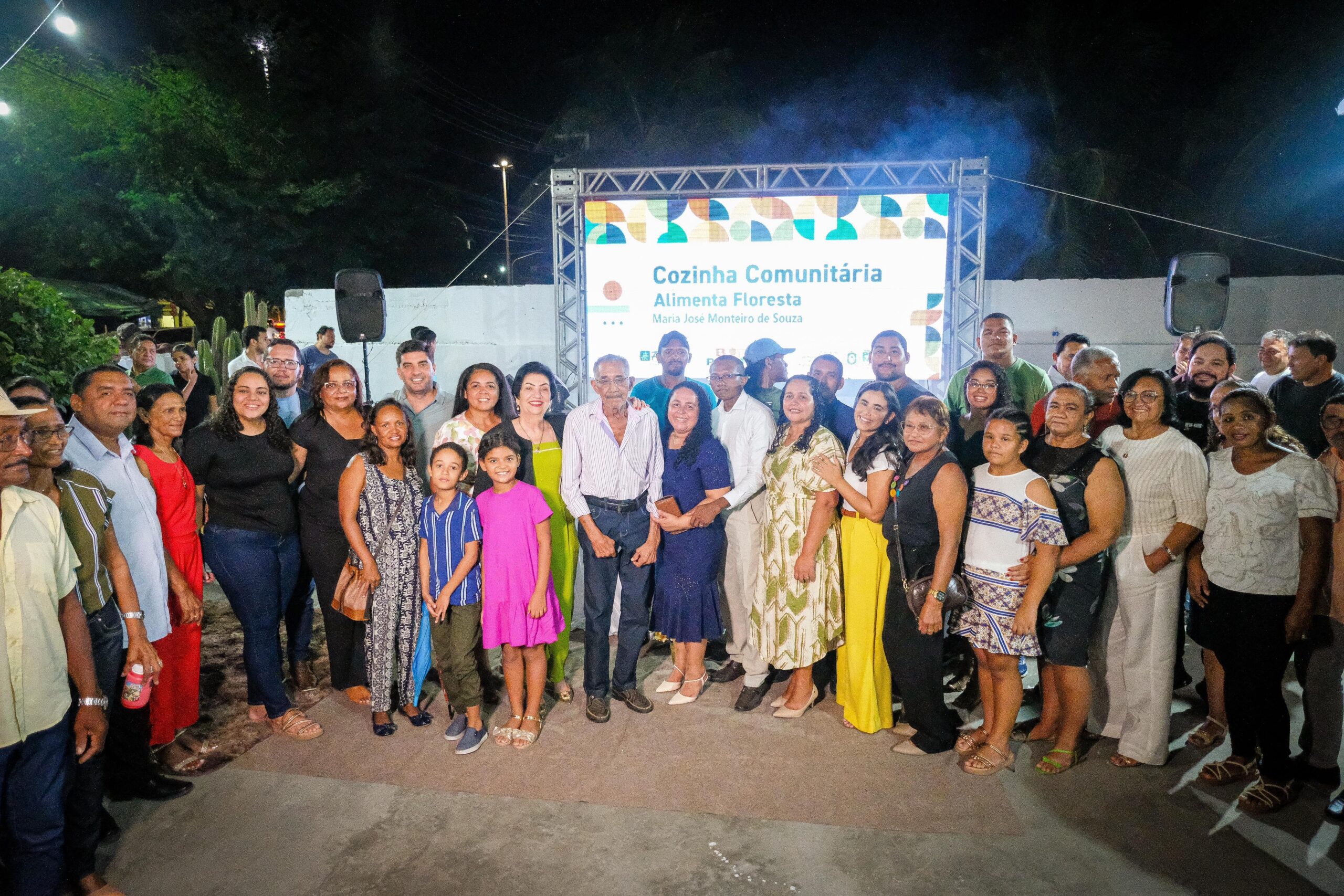 Em Floresta, Kaio e Rorró Maniçoba inauguram cozinha comunitária