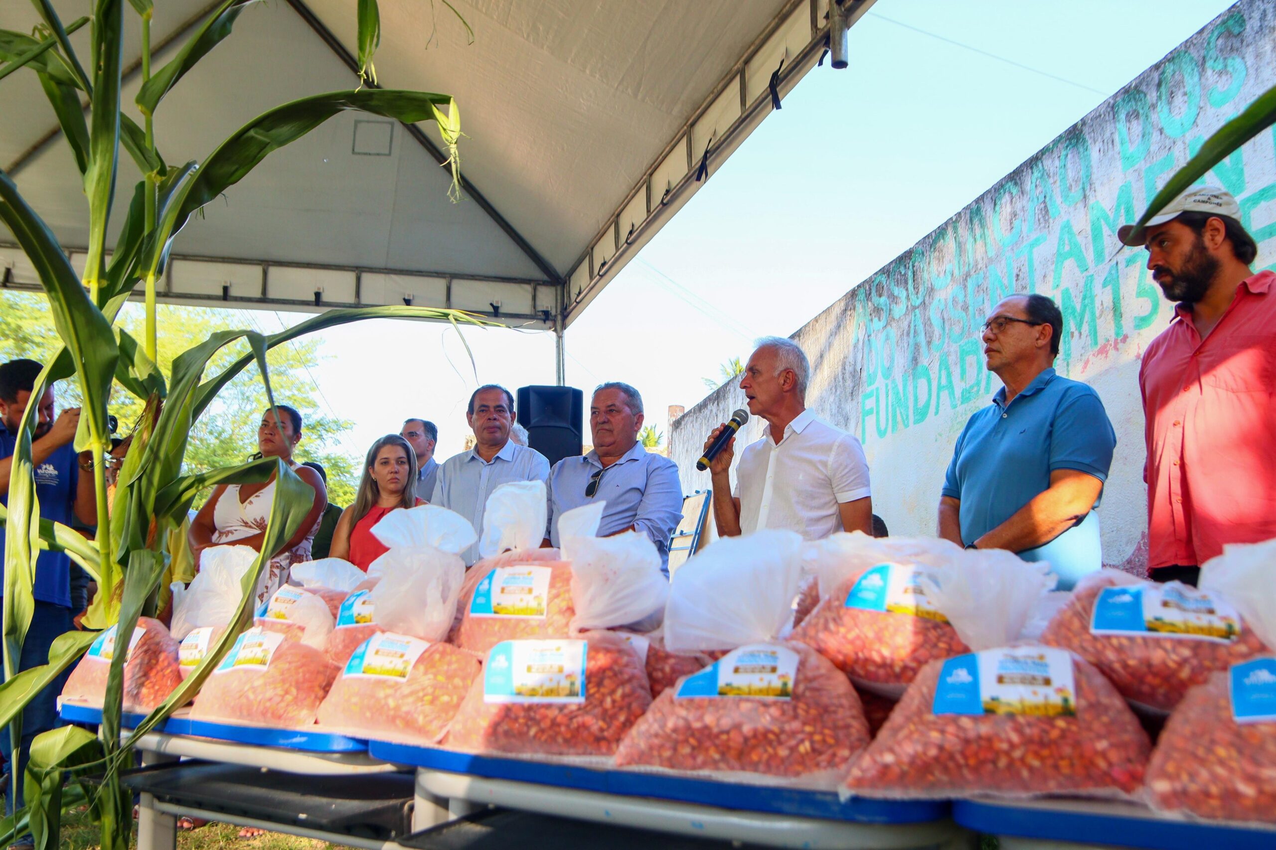 Prefeitura da Vitória inicia entrega de três toneladas de sementes de milho para incentivar safra