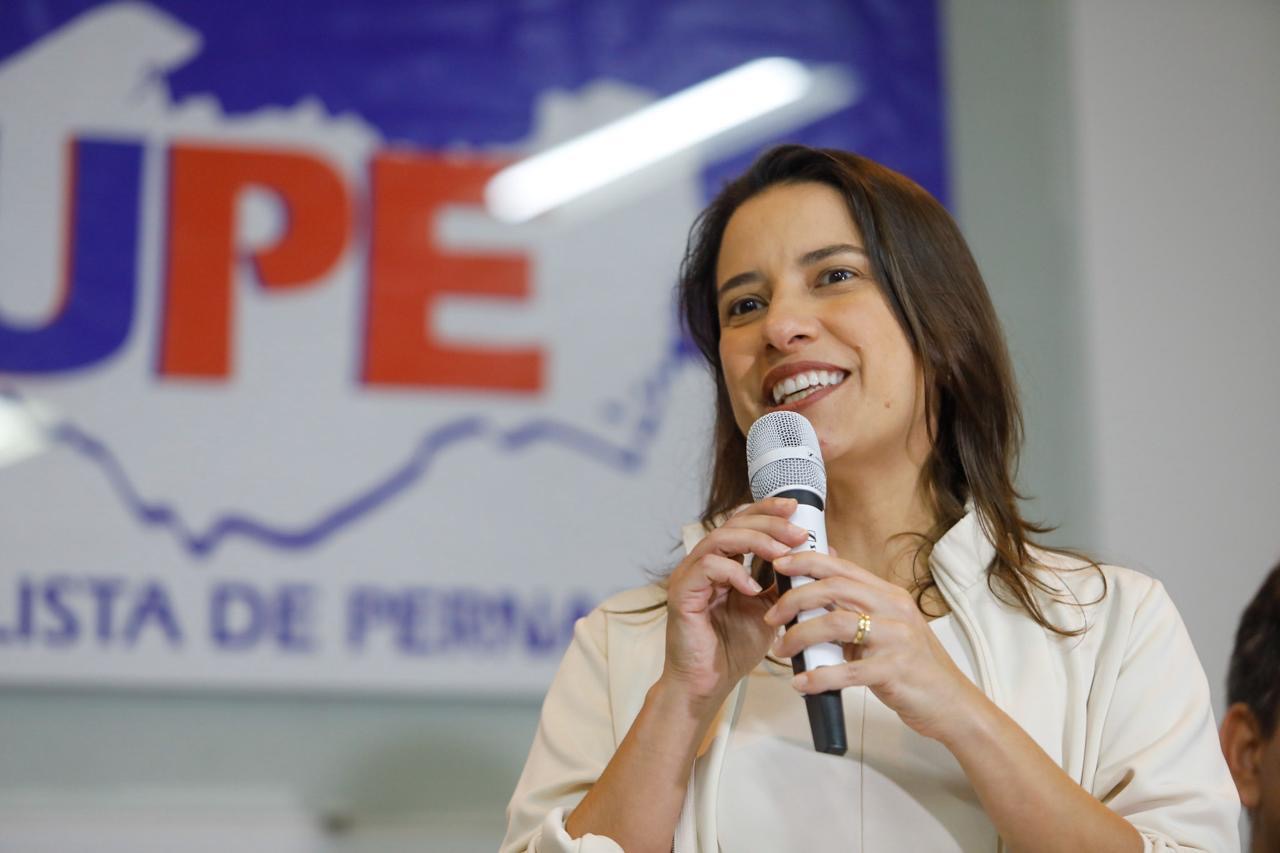 Governadora Raquel Lyra prestigia posse do novo presidente da Amupe e anuncia a construção de 100 creches e nova modalidade do programa Morar Bem PE