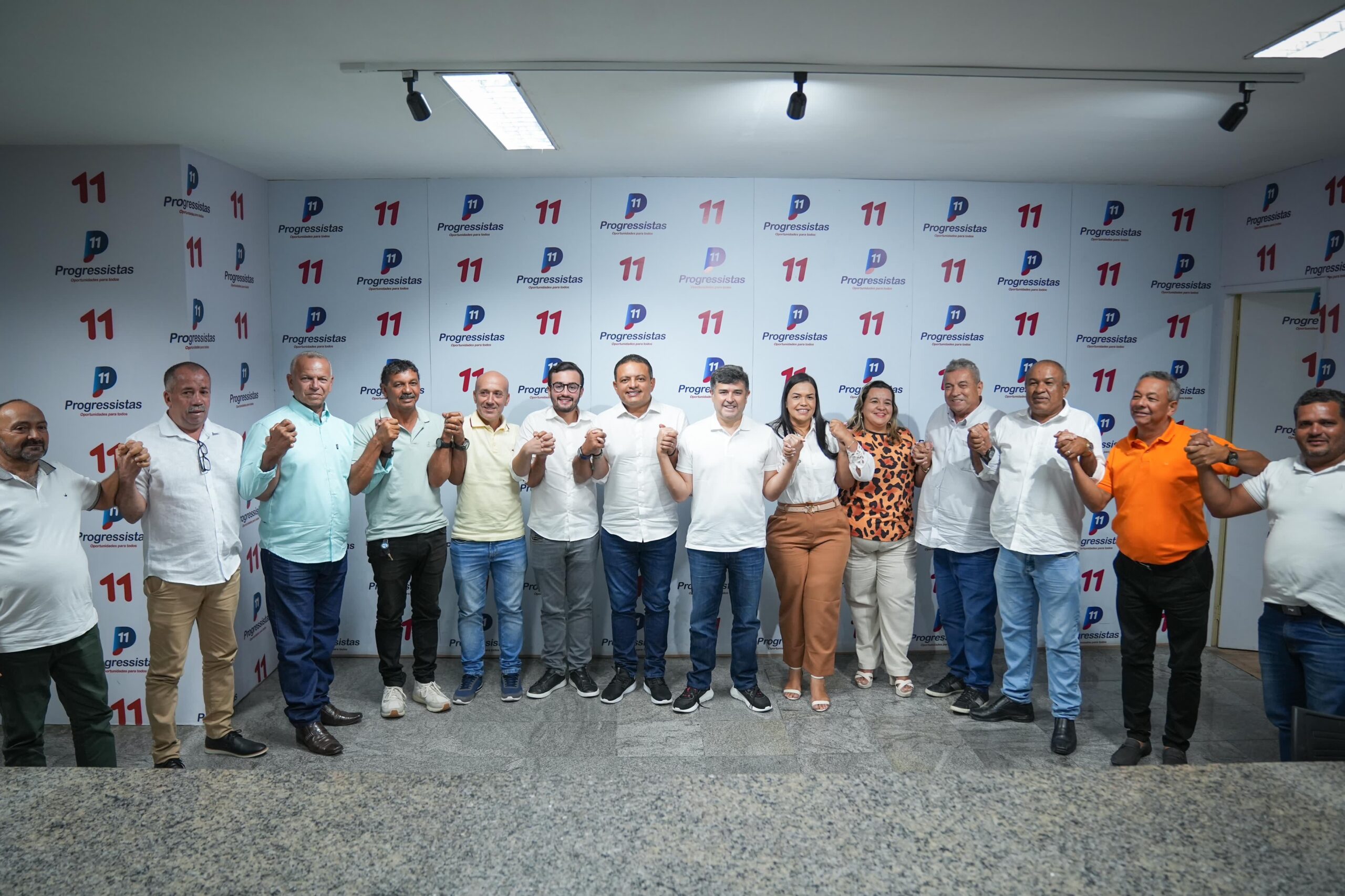 Os deputados federais Eduardo da Fonte e Lula da Fonte oficializam as pré-candidaturas a vereadores de Gravatá