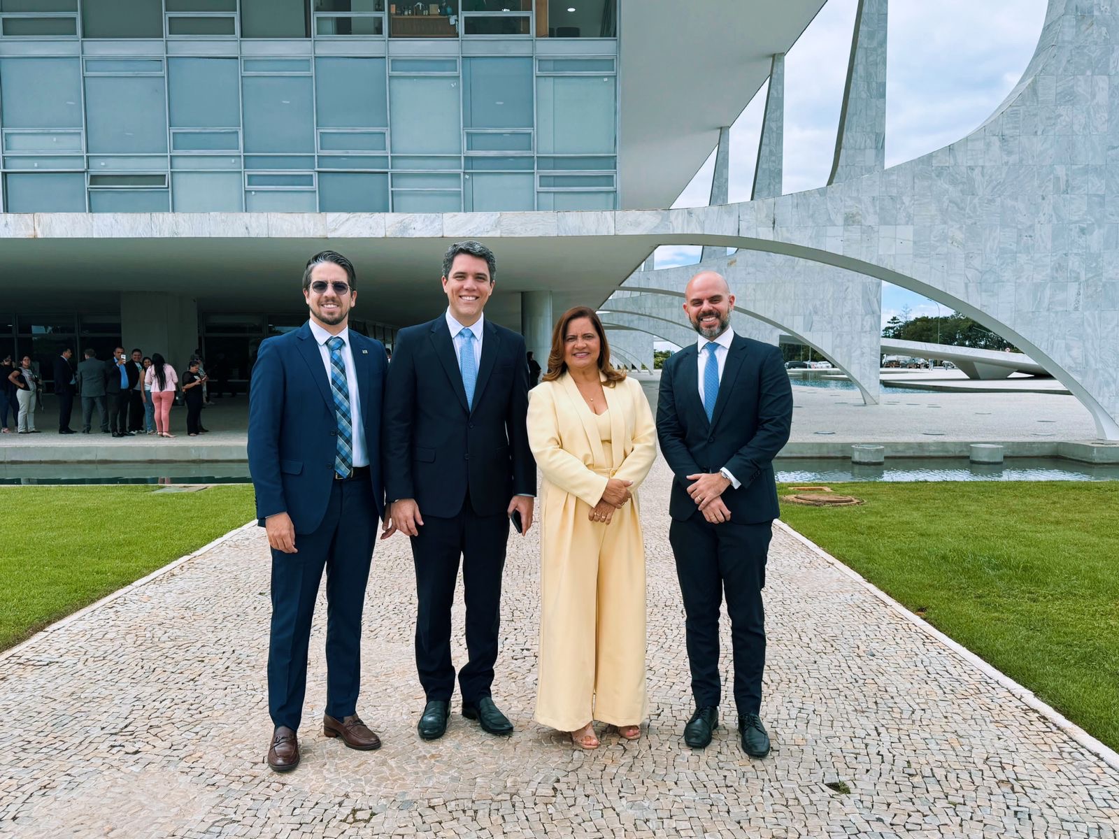 Em Brasília, prefeita Célia Sales celebra seleção de 200 moradias para Ipojuca no Minha Casa, Minha Vida