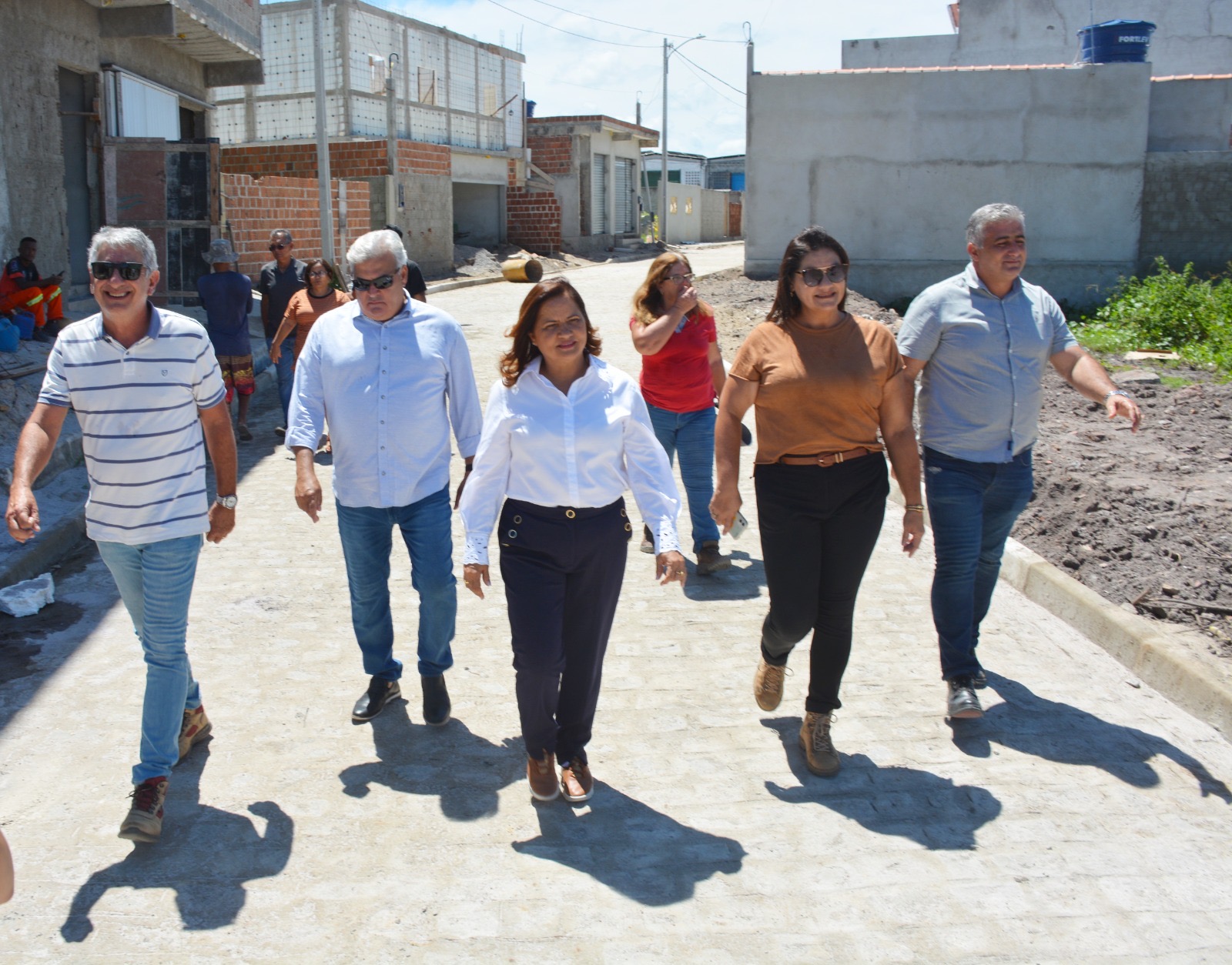 Prefeita do Ipojuca, Célia Sales, acompanha andamento das obras do Minha Rua TOP