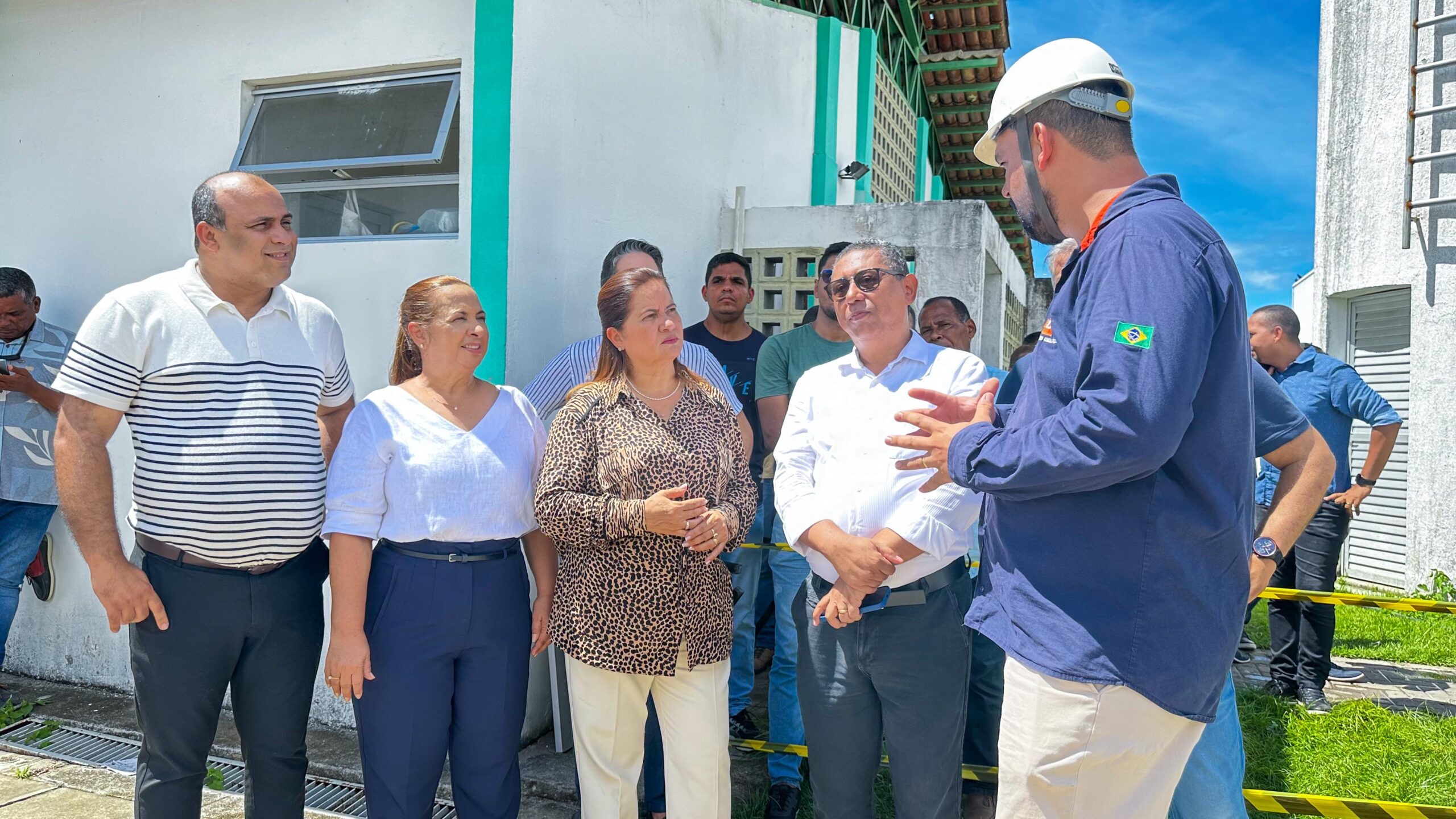 Em Ipojuca, prefeita Célia Sales acompanha instalação das primeiras salas pré-moldadas para educação