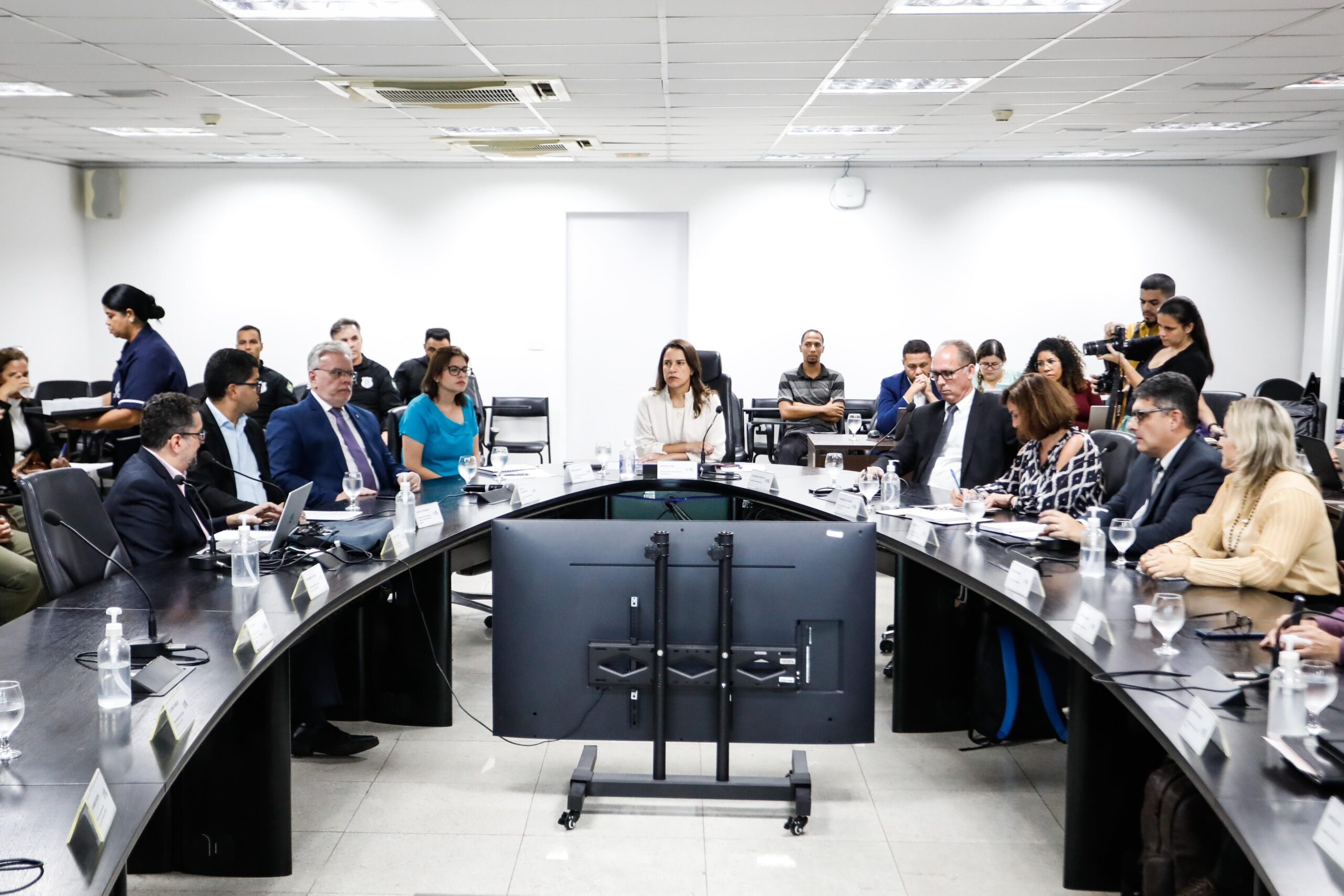 Em reunião do Juntos pela Segurança, governadora Raquel Lyra apresenta panorama do sistema penitenciário para secretário do Ministério da Justiça