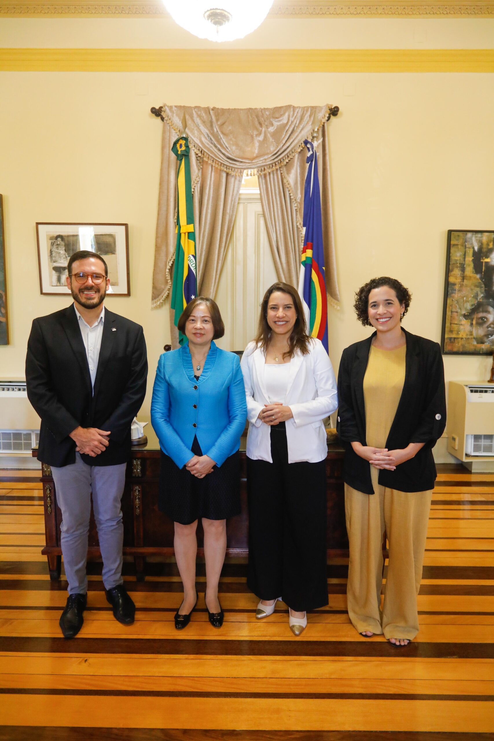 Governadora Raquel Lyra apresenta potenciais econômicos de Pernambuco para a nova cônsul-geral da China no Recife