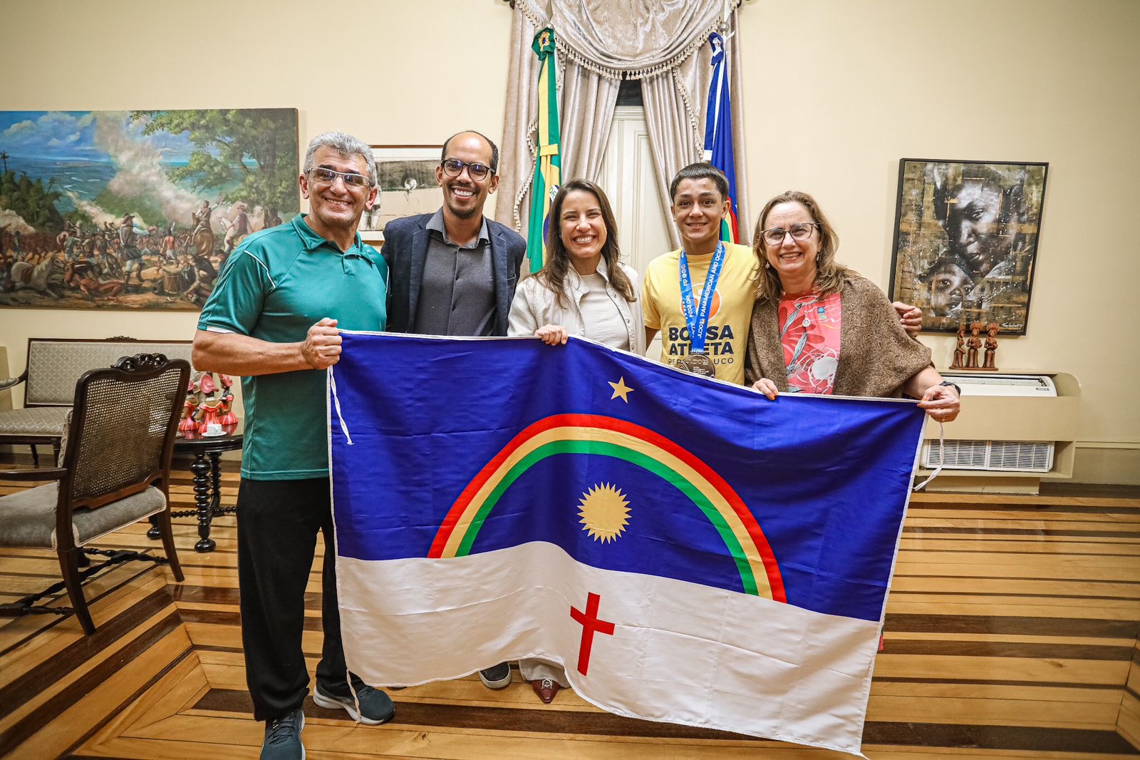 Governadora Raquel Lyra recebe atleta beneficiário do Bolsa Atleta que foi medalha de ouro no Campeonato Pan-Americano e Oceania de Judô