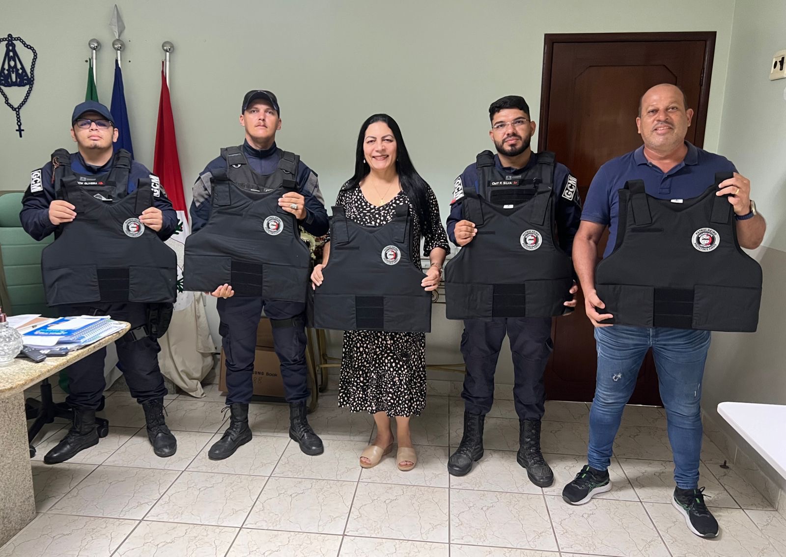 Prefeitura de Jataúba entrega novos coletes à prova de balas para a Guarda Municipal