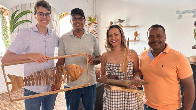 Hildo Hacker visita artesãos em Sirinhaém ao lado da prefeita Camila Machado