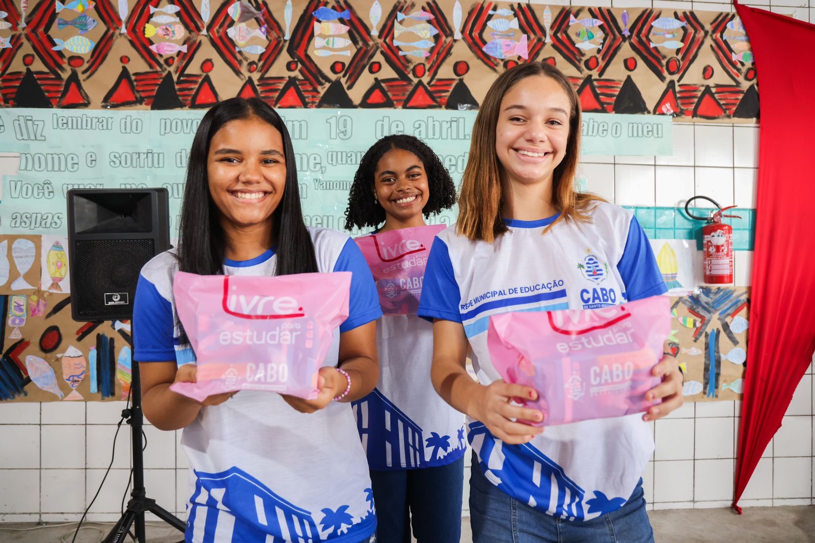 Programa da Prefeitura do Cabo garante distribuiçãode absorventes para estudantes da rede municipal de ensino