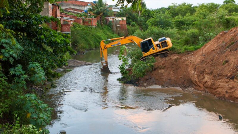 Limpeza do Rio Itapacurá, em Vitória, antecipa cuidados para o inverno