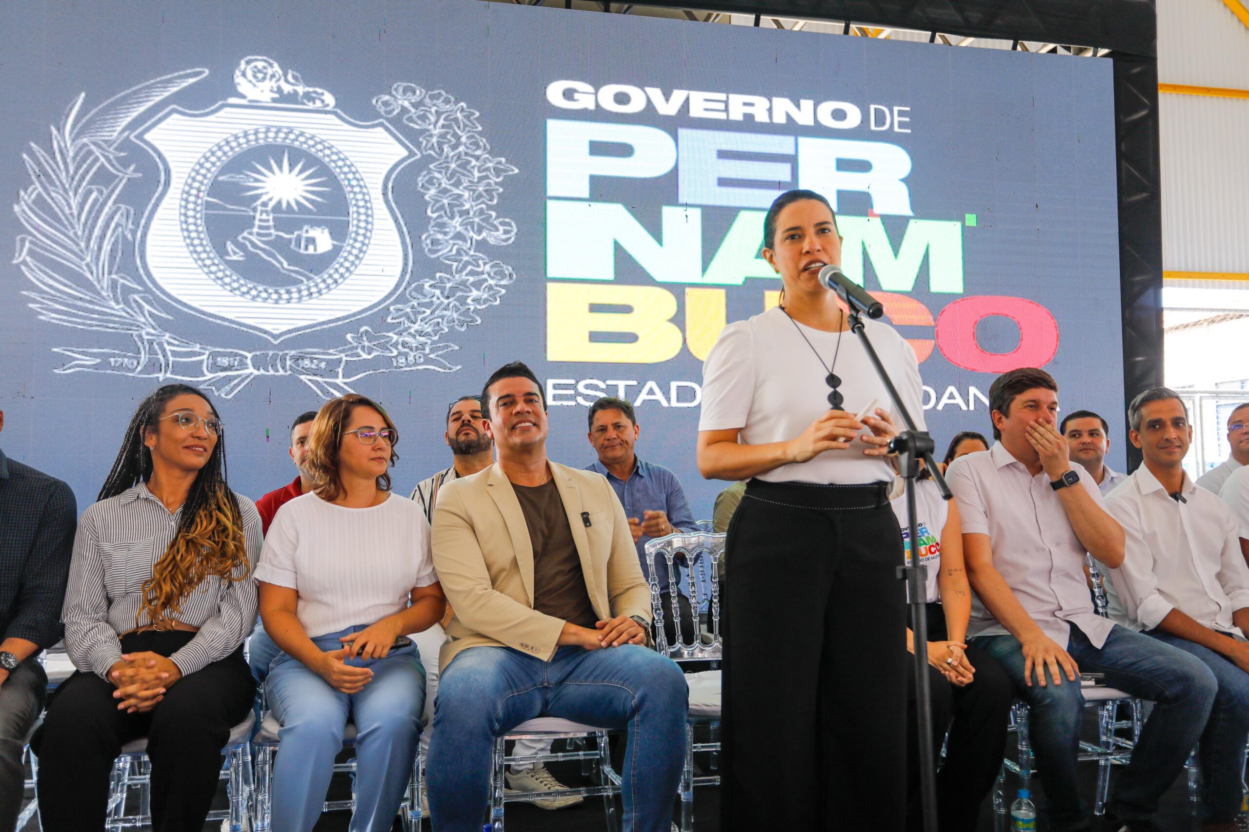 Em Caruaru, governadora Raquel Lyra abre Feirão de Empregos e entrega mais uma Casa do Trabalhador e Centro de Qualificação da Mulher